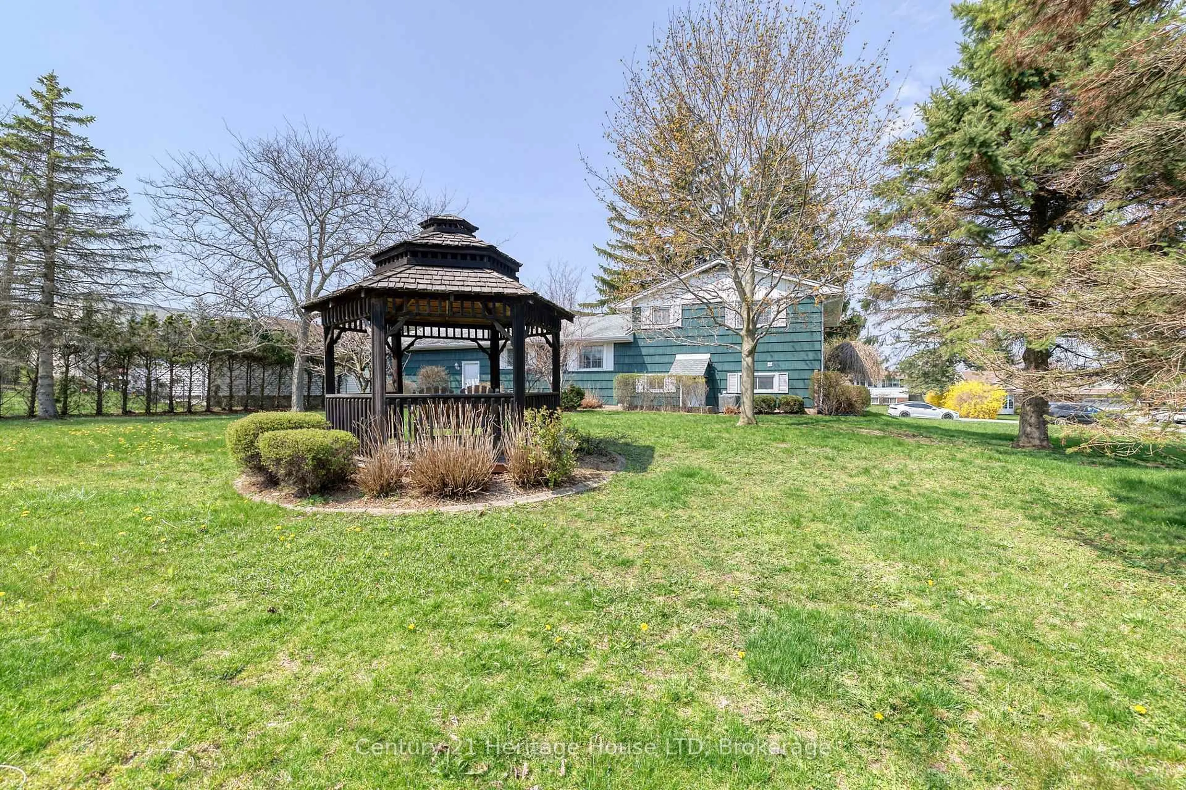 Patio, unknown for 3651 Connection Dr, Fort Erie Ontario L0S 1N0