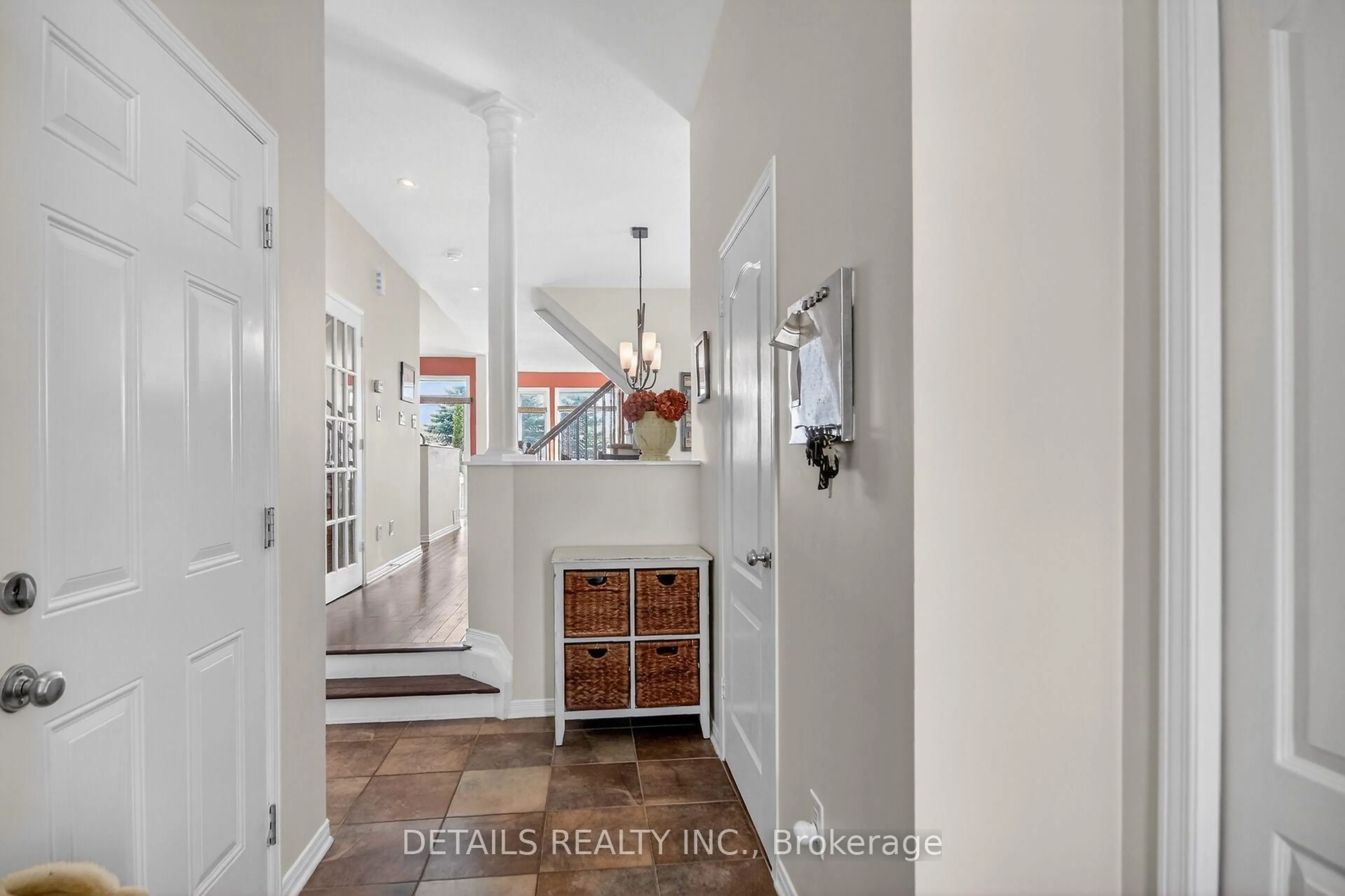 Indoor entryway for 168 Eye Bright Cres, Ottawa Ontario K1V 2K5