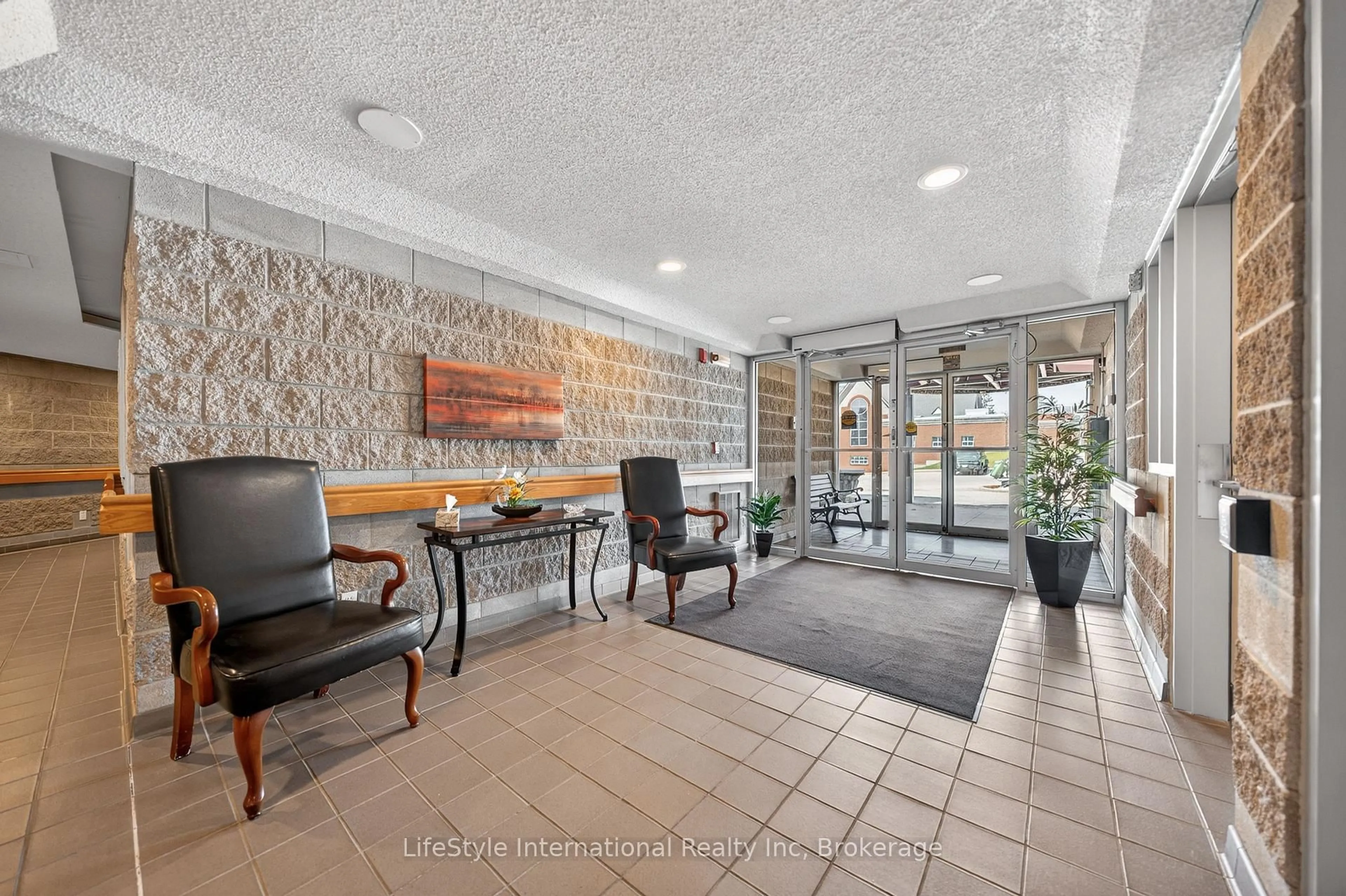 Lobby for 208 Silvercreek Pkwy #209, Guelph Ontario N1H 8H2