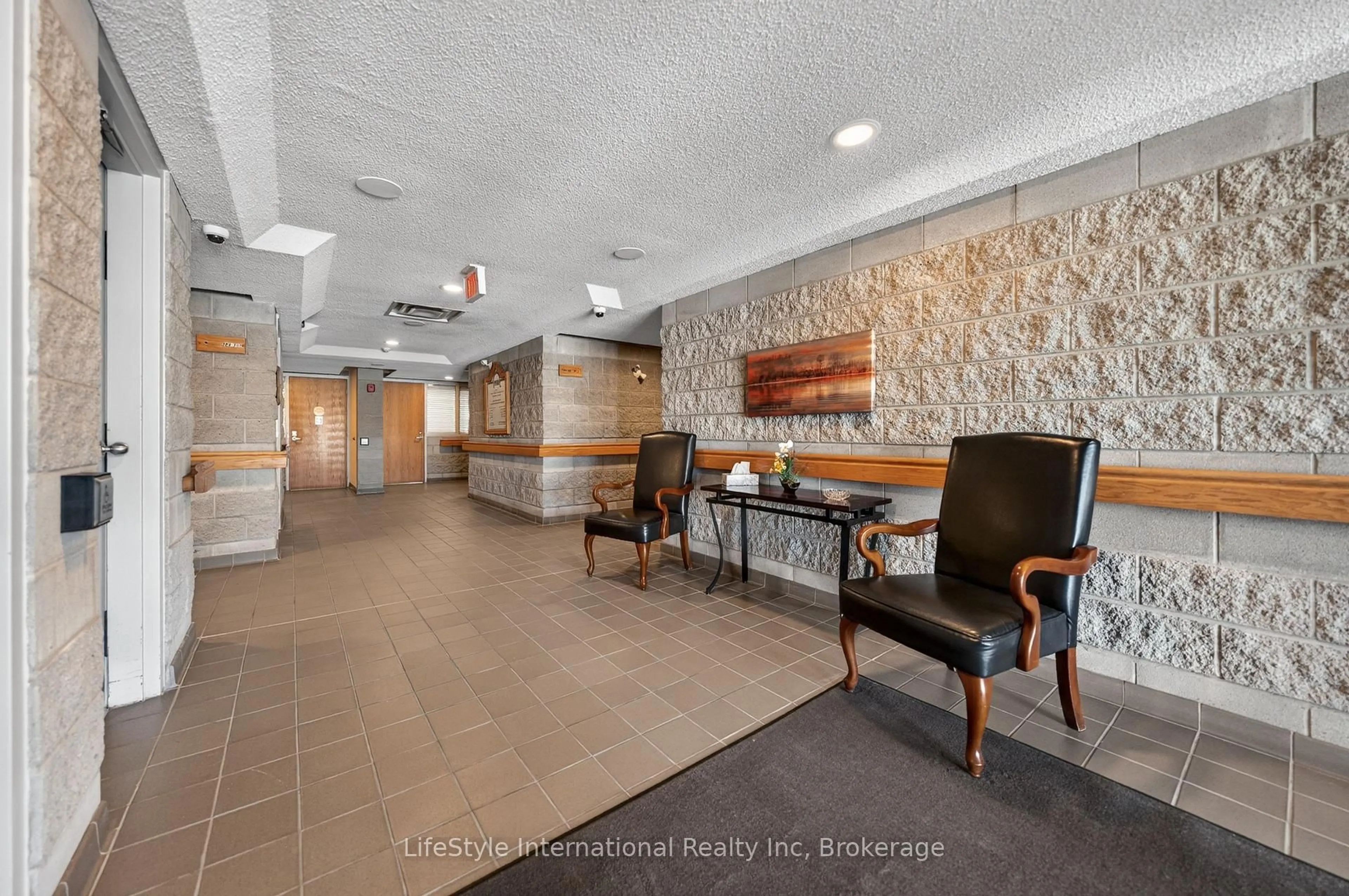 Lobby for 208 Silvercreek Pkwy #209, Guelph Ontario N1H 8H2