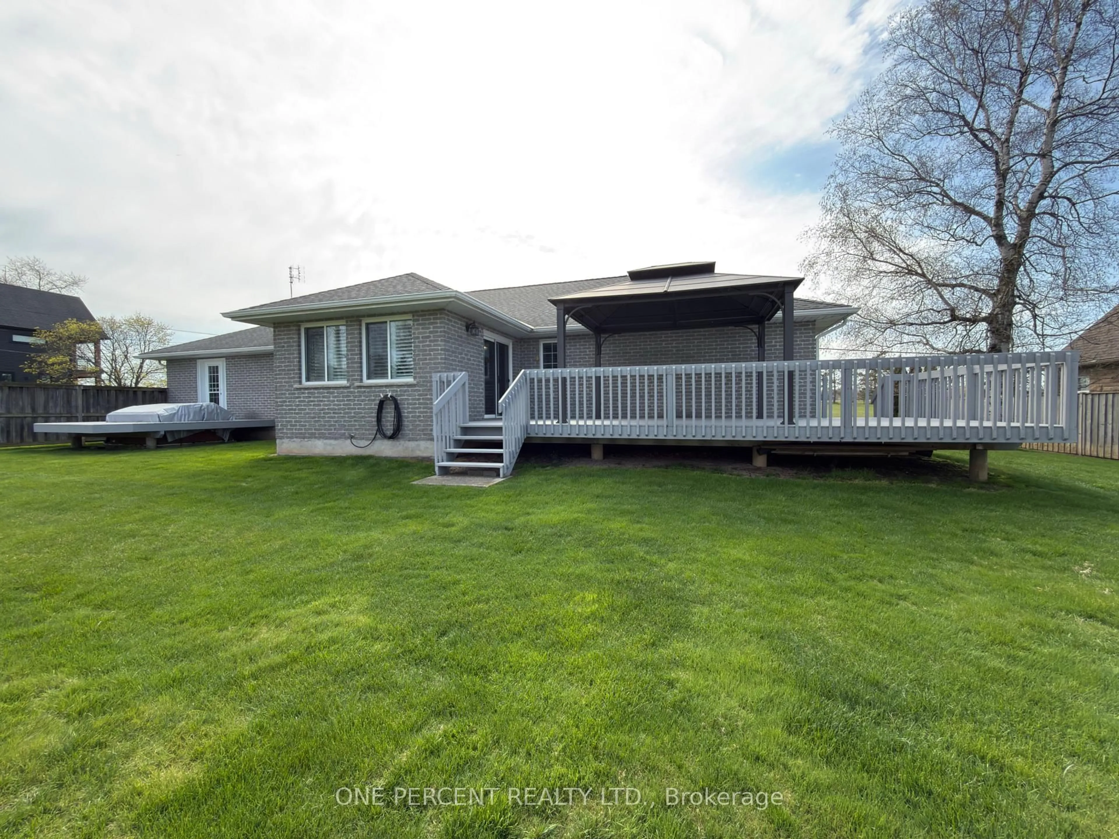 A pic from outside/outdoor area/front of a property/back of a property/a pic from drone, water/lake/river/ocean view for 24 South Main St, Thorold Ontario L0S 1K0