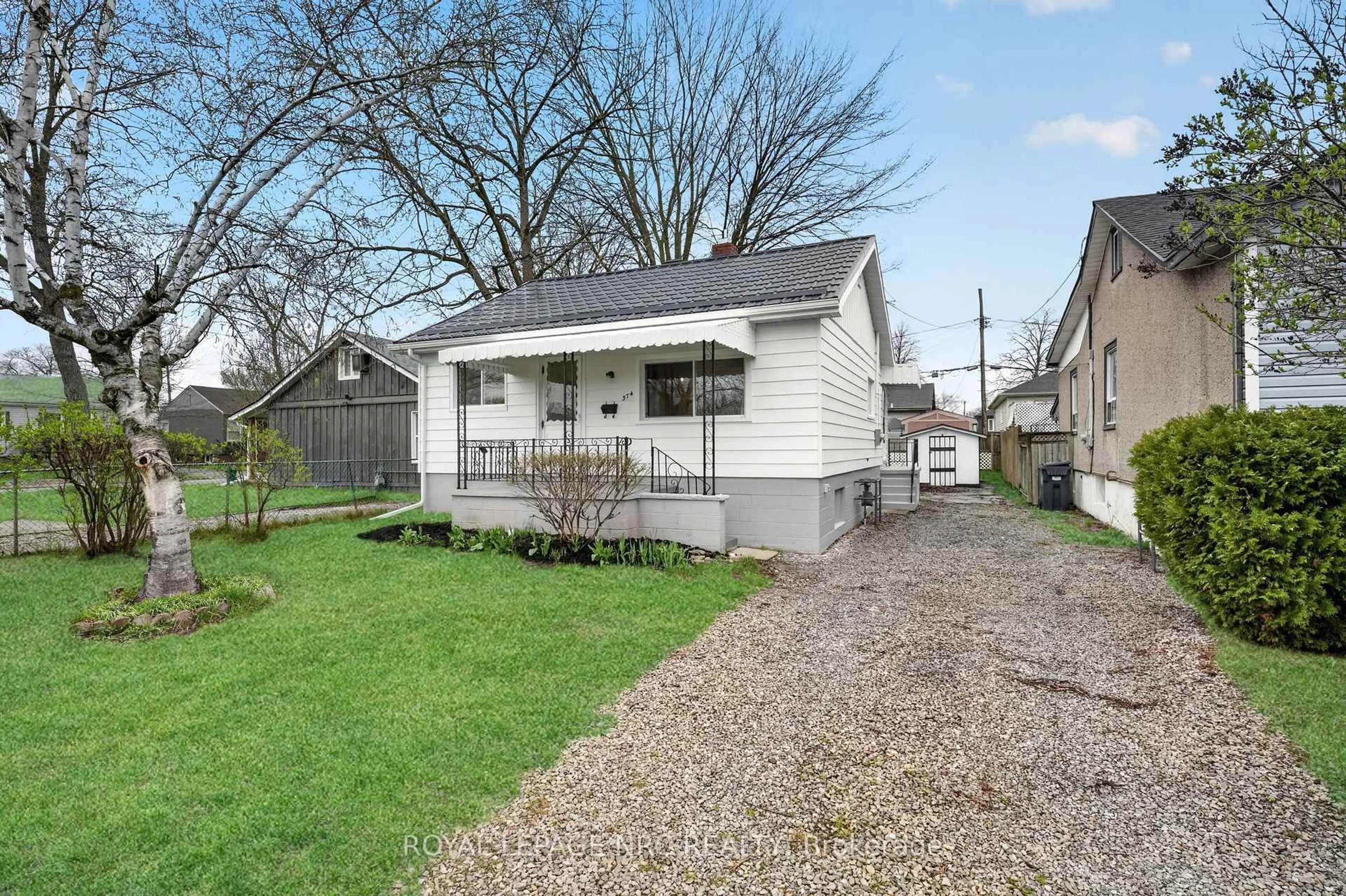 Unknown for 374 Navy St, Welland Ontario L3B 4Y4