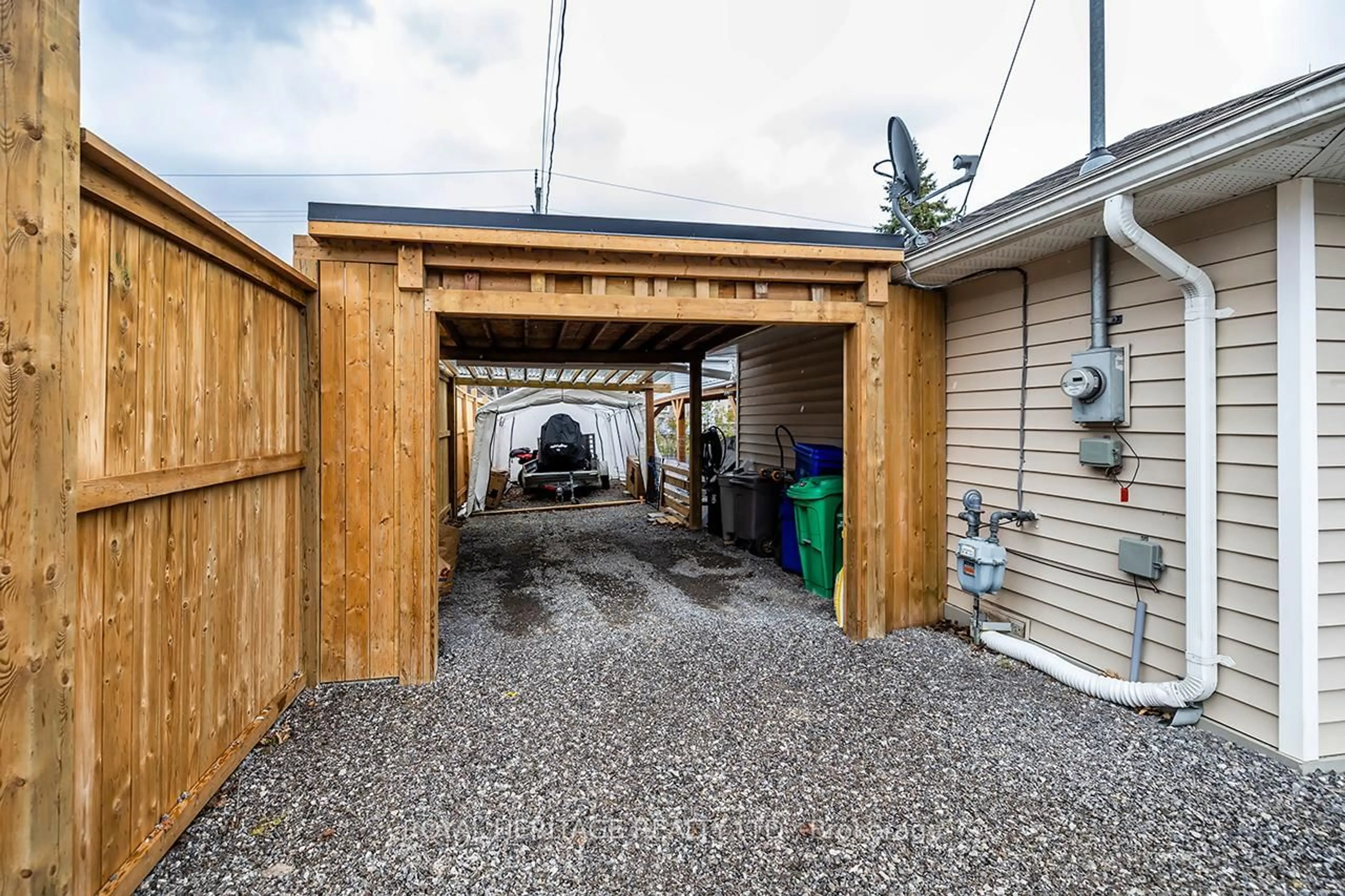 Indoor garage for 84 Nevin Ave, Peterborough Ontario K9J 6E8