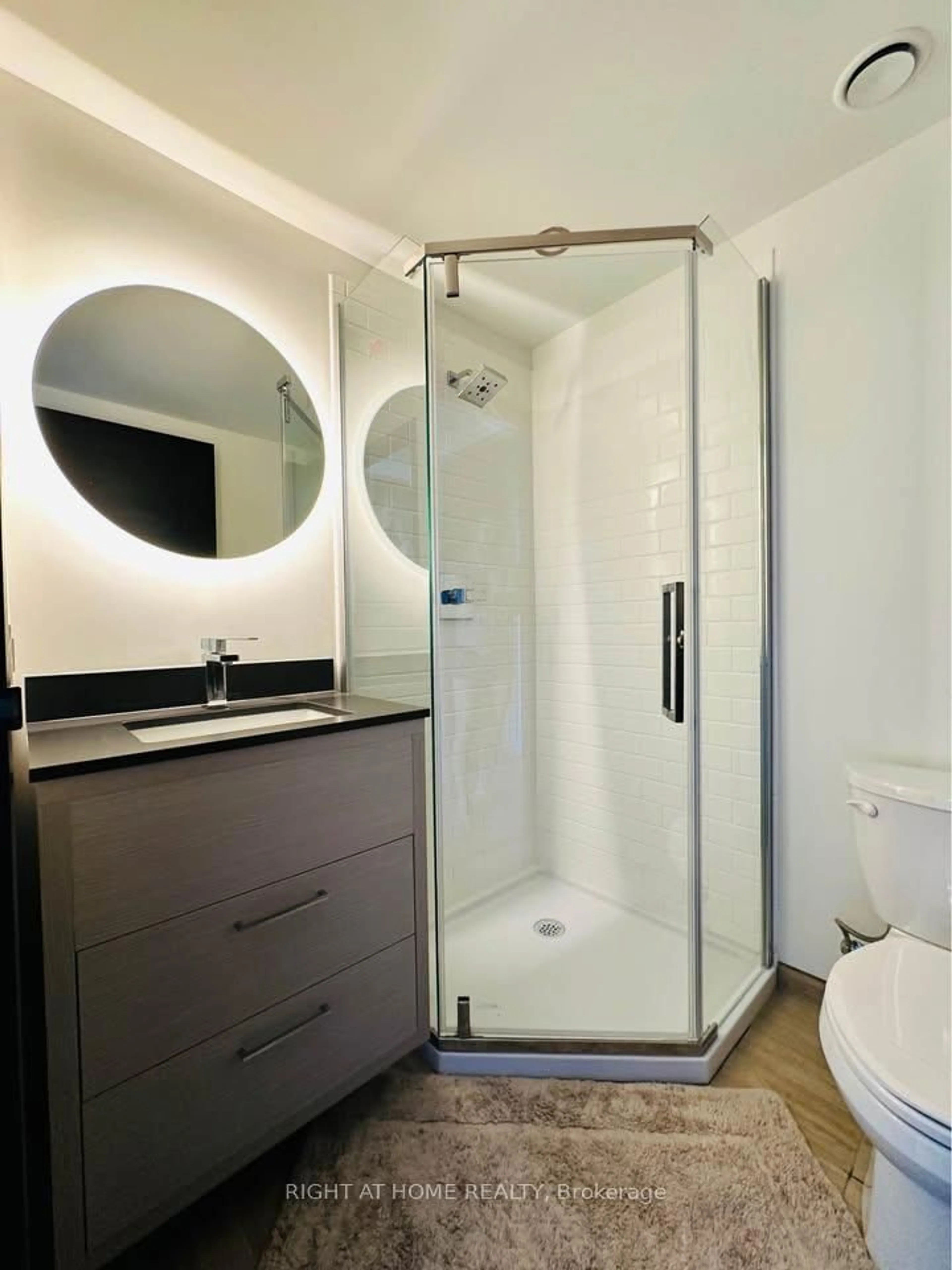 Standard bathroom, ceramic/tile floor for 145 Columbia St #24, Waterloo Ontario N2L 0K7
