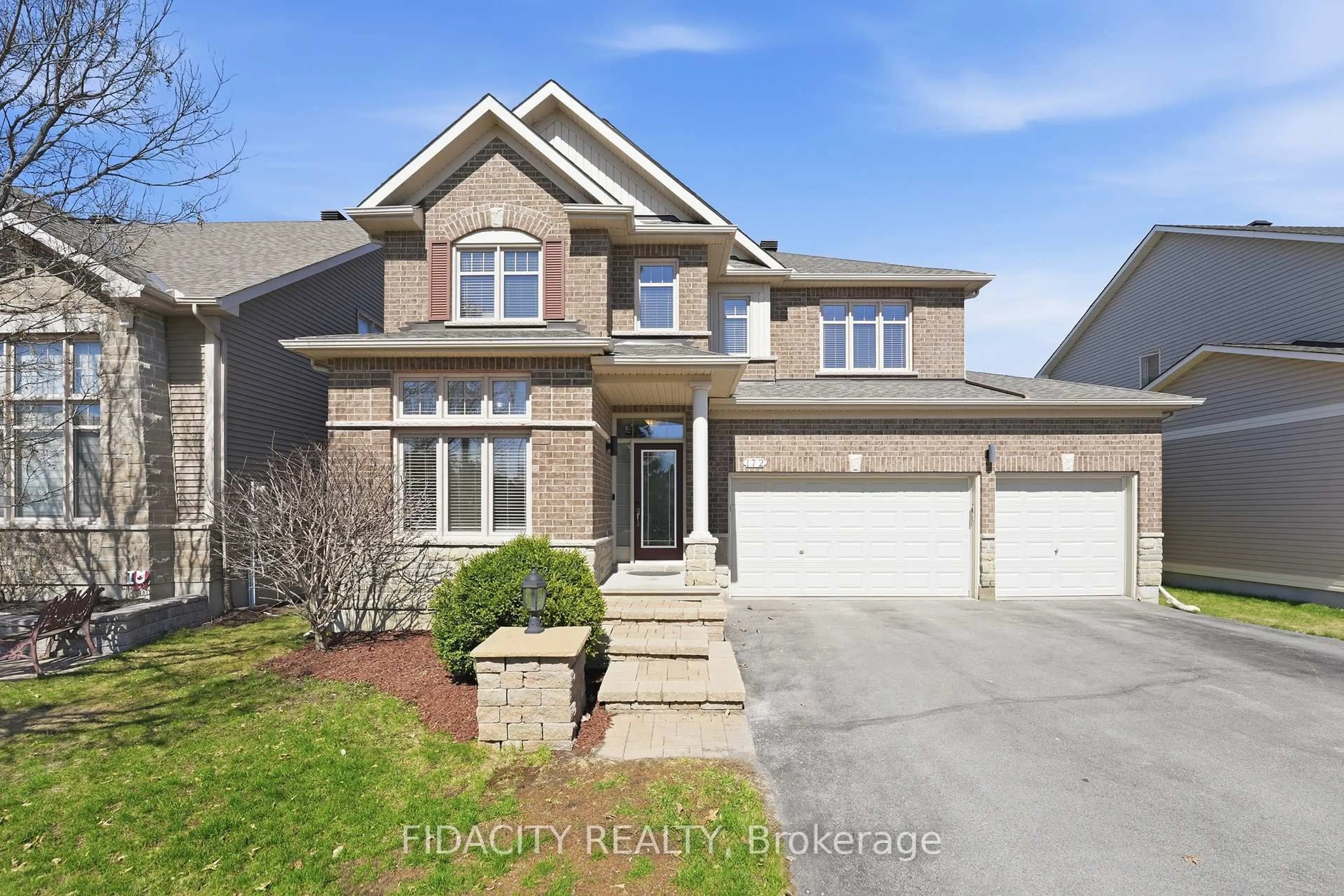Home with brick exterior material, street for 172 Coyote Cres, Stittsville Ontario K2S 2G6