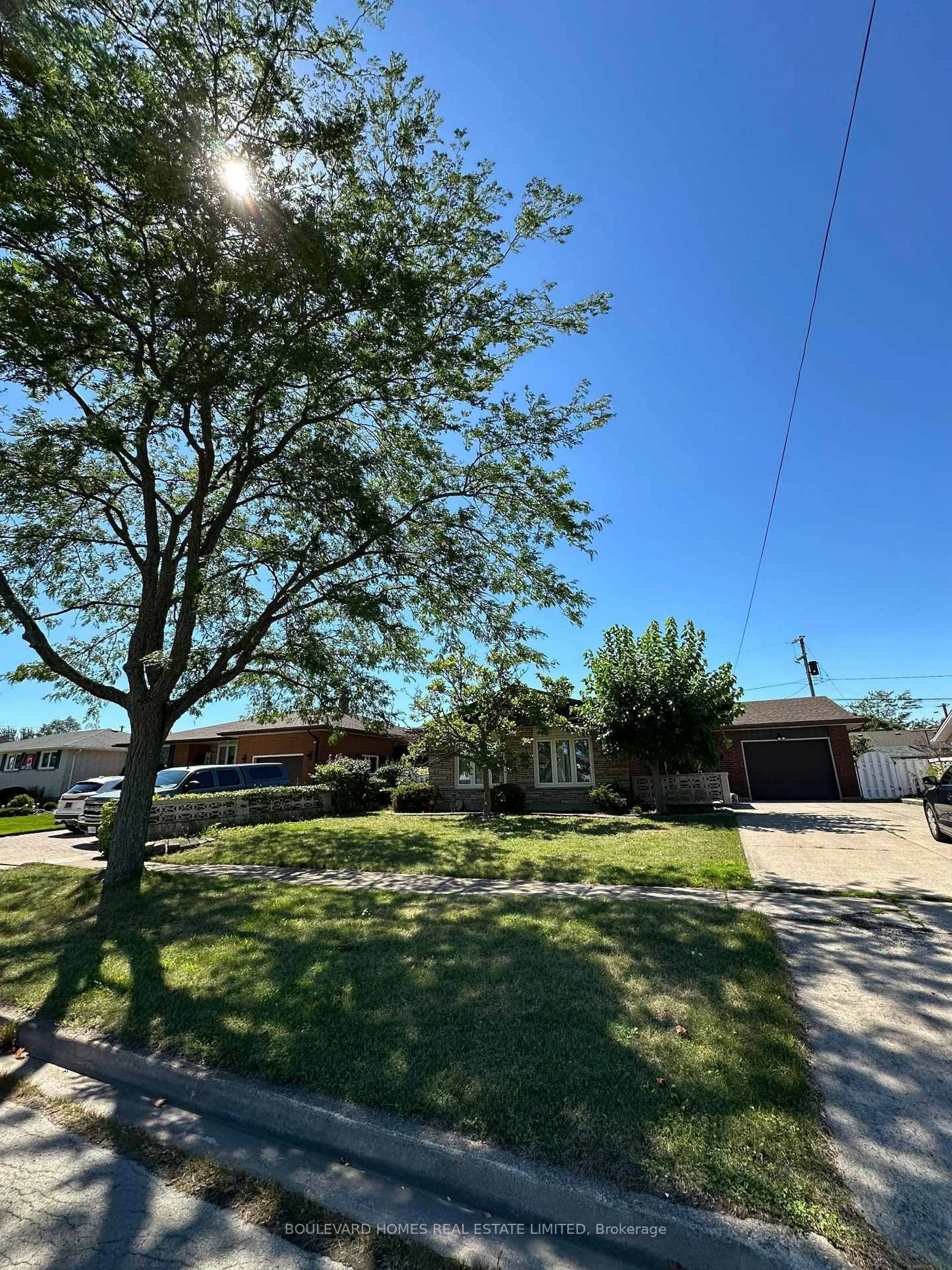 A pic from outside/outdoor area/front of a property/back of a property/a pic from drone, street for 66 Watt Ave, Welland Ontario L3B 1J3