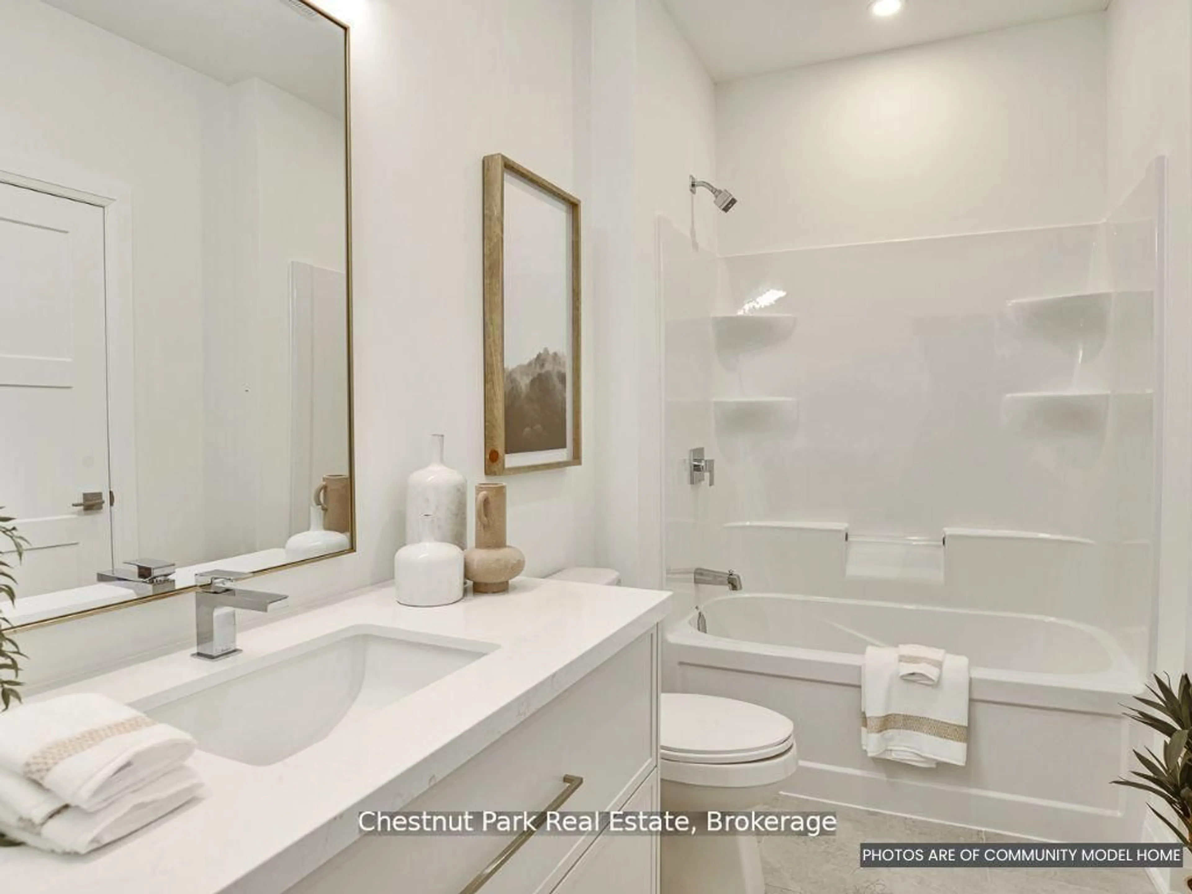 Standard bathroom, ceramic/tile floor for 18 Pine Needle Way, Huntsville Ontario P1H 1M3