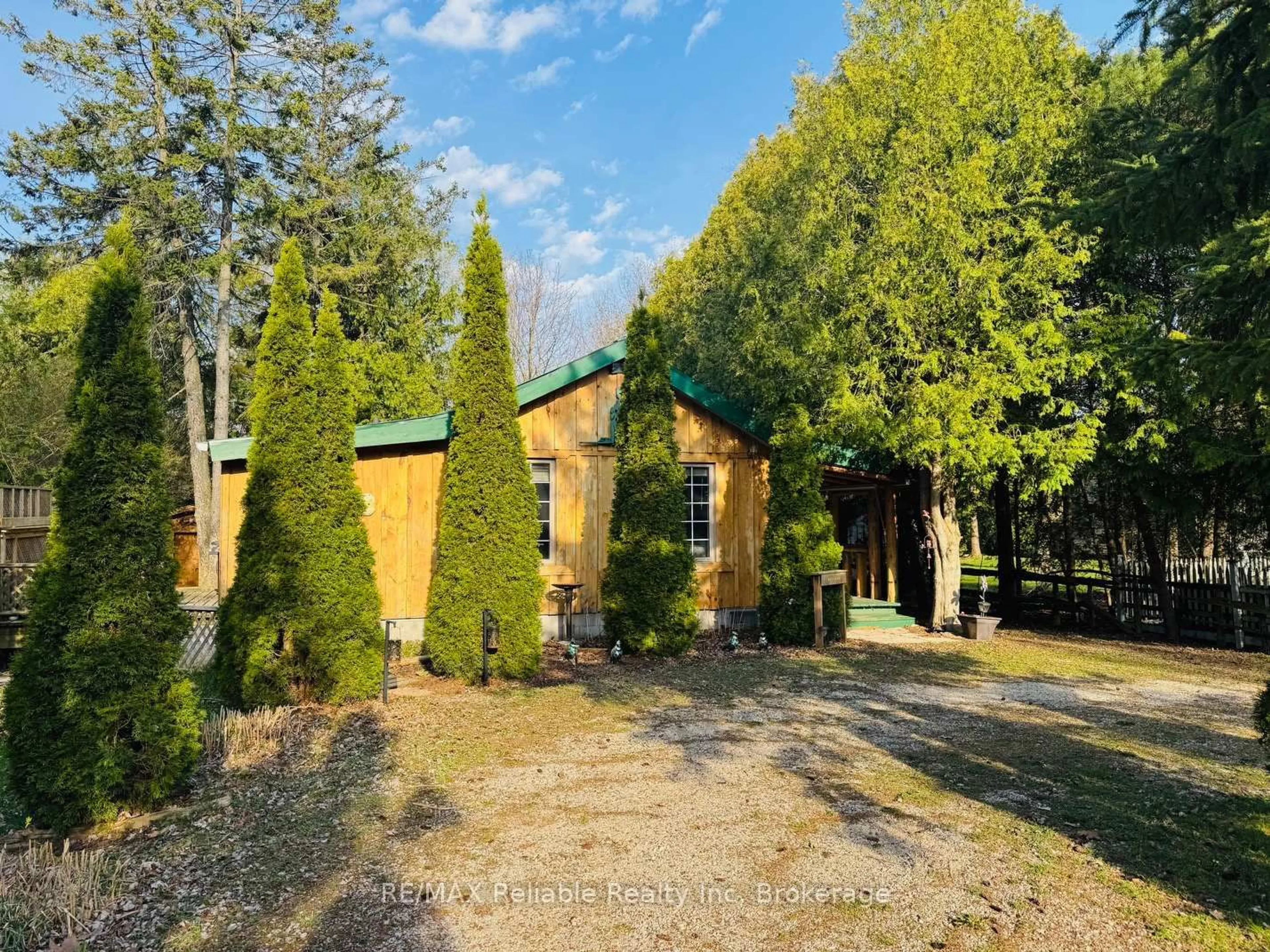 A pic from outside/outdoor area/front of a property/back of a property/a pic from drone, unknown for 5 Hamilton St, Bluewater Ontario N0M 1G0