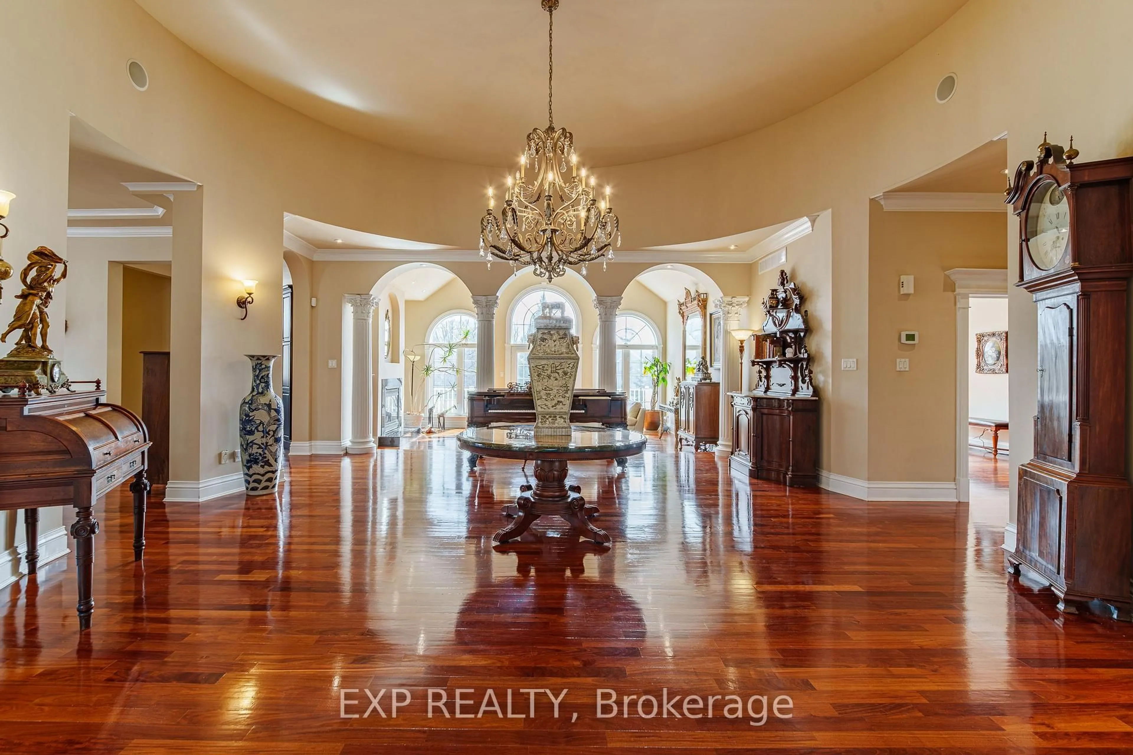 Indoor entryway for 1283 Rideau Cove Crt, Ottawa Ontario K1V 1R8