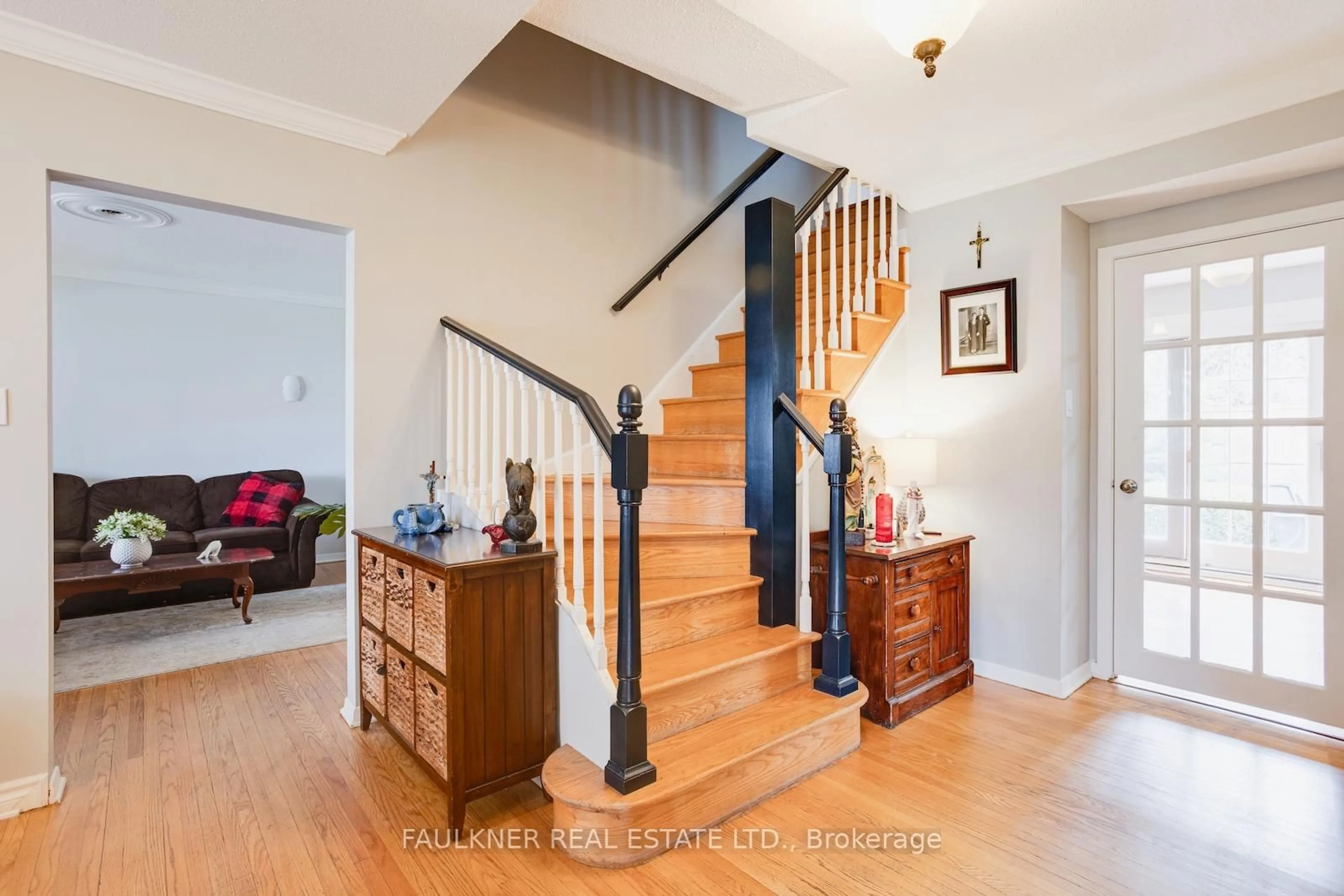 Unknown for 1750 Dorset Dr, Ottawa Ontario K1H 5T8