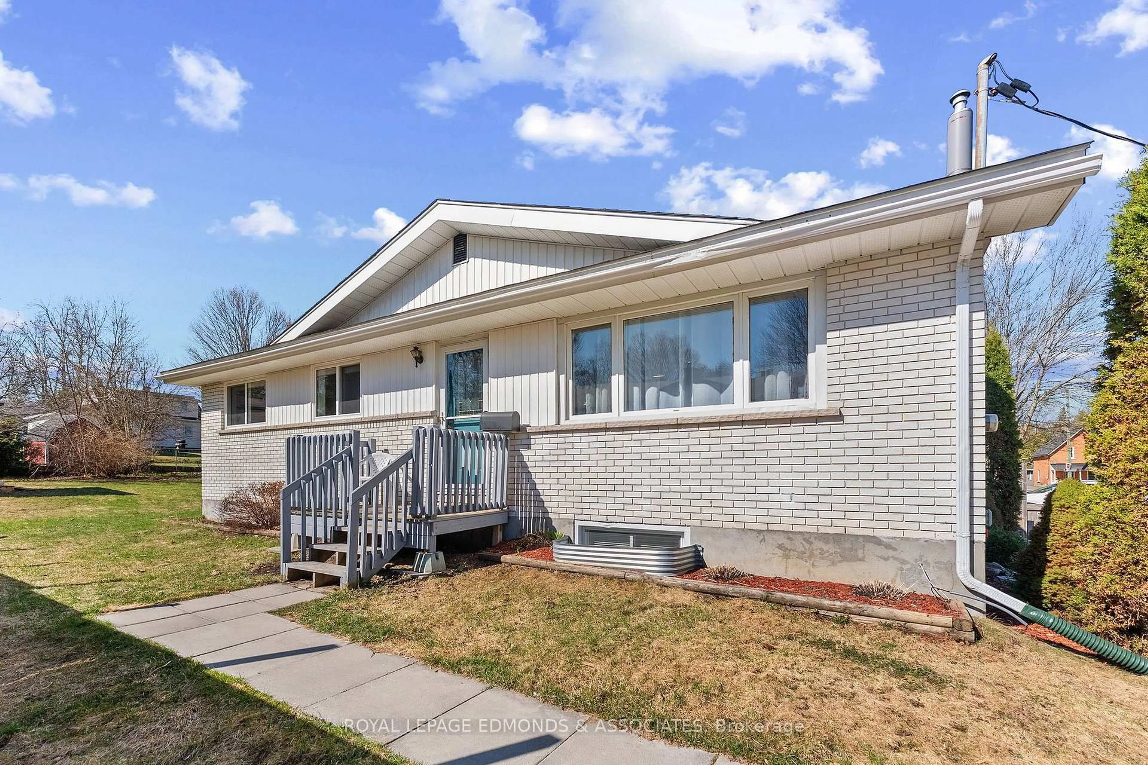 Home with brick exterior material, street for 498 Estelle St, Pembroke Ontario K8A 3G8