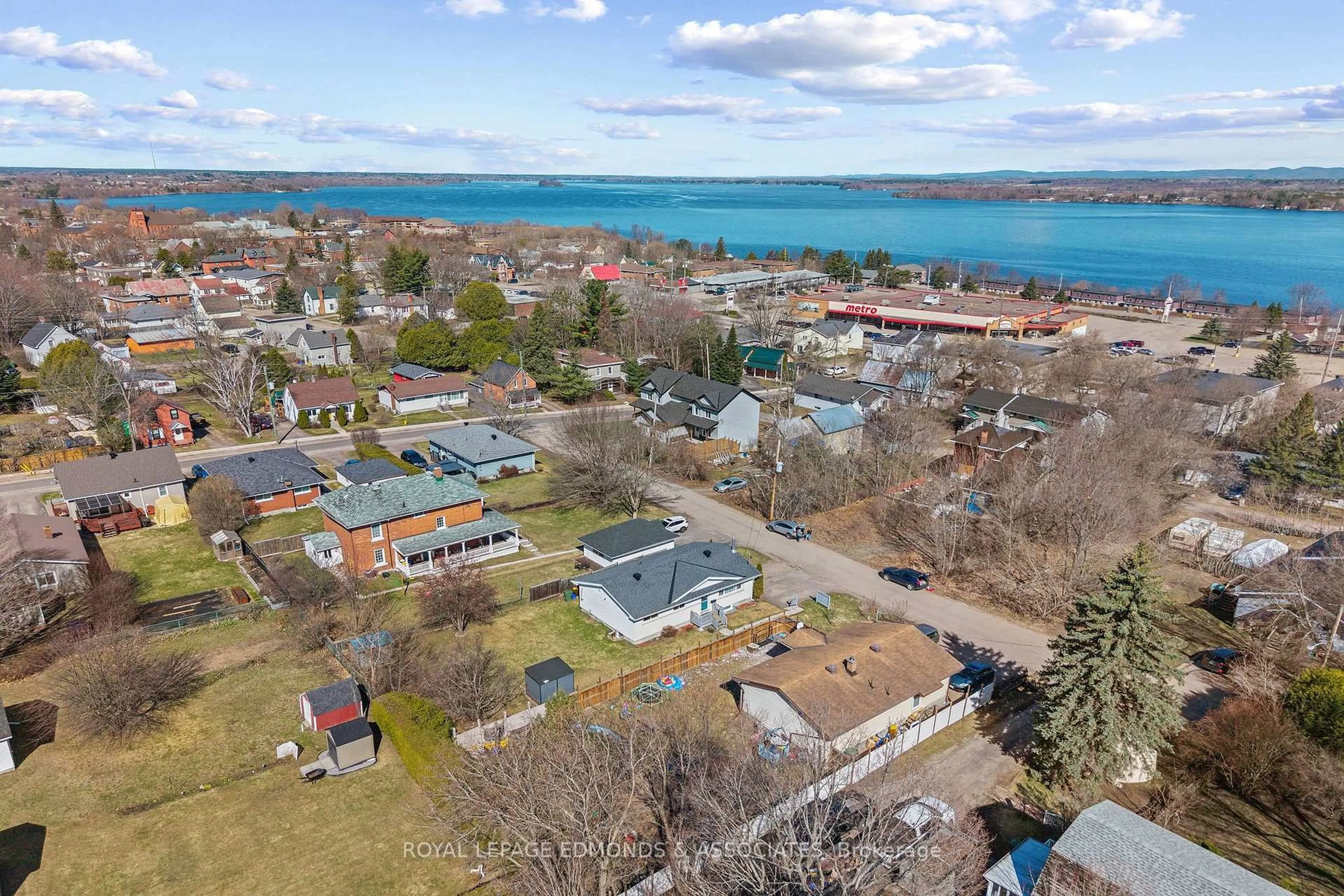 A pic from outside/outdoor area/front of a property/back of a property/a pic from drone, water/lake/river/ocean view for 498 Estelle St, Pembroke Ontario K8A 3G8