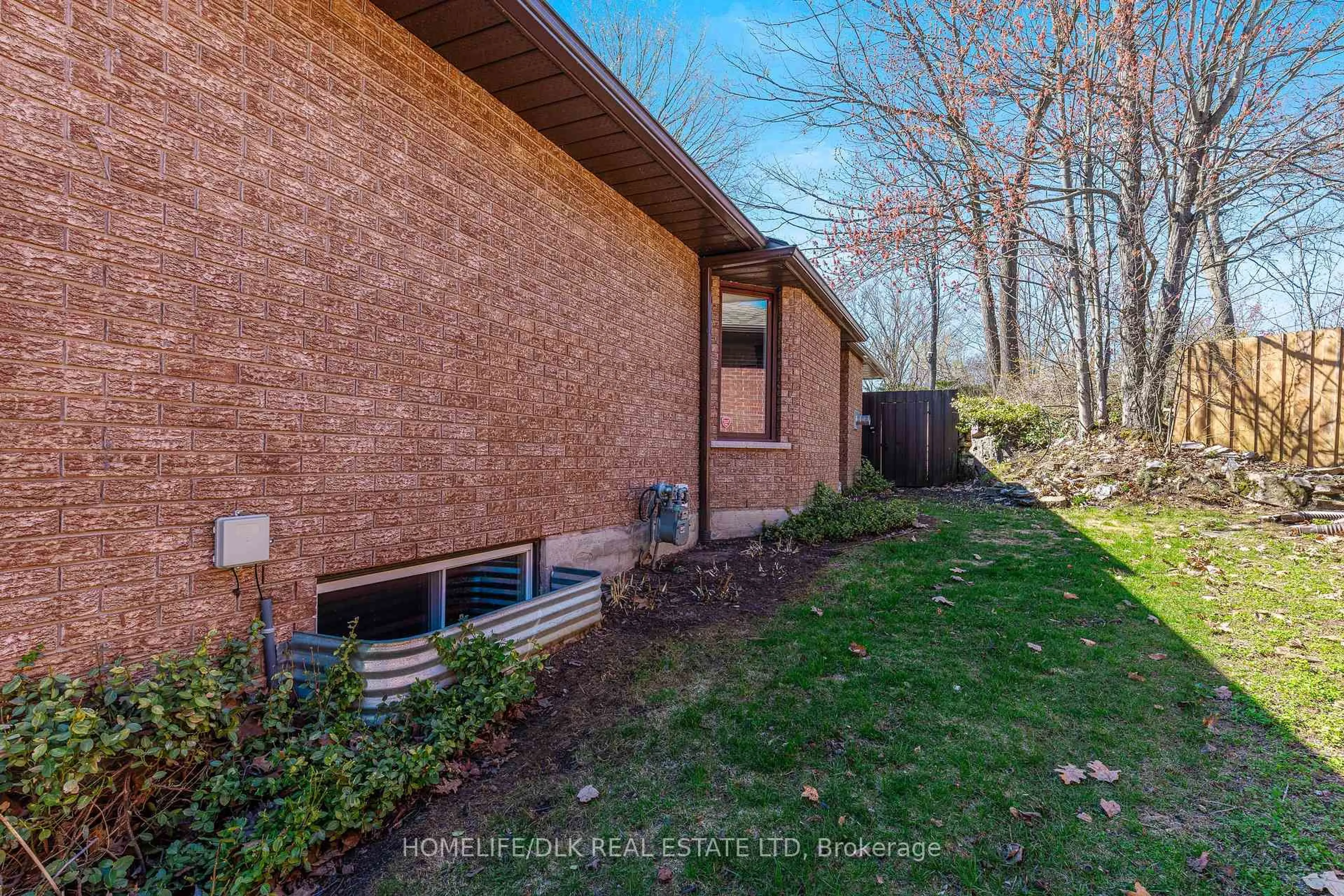 Home with brick exterior material, unknown for 4 Malloch Crt, Brockville Ontario K6V 7A2