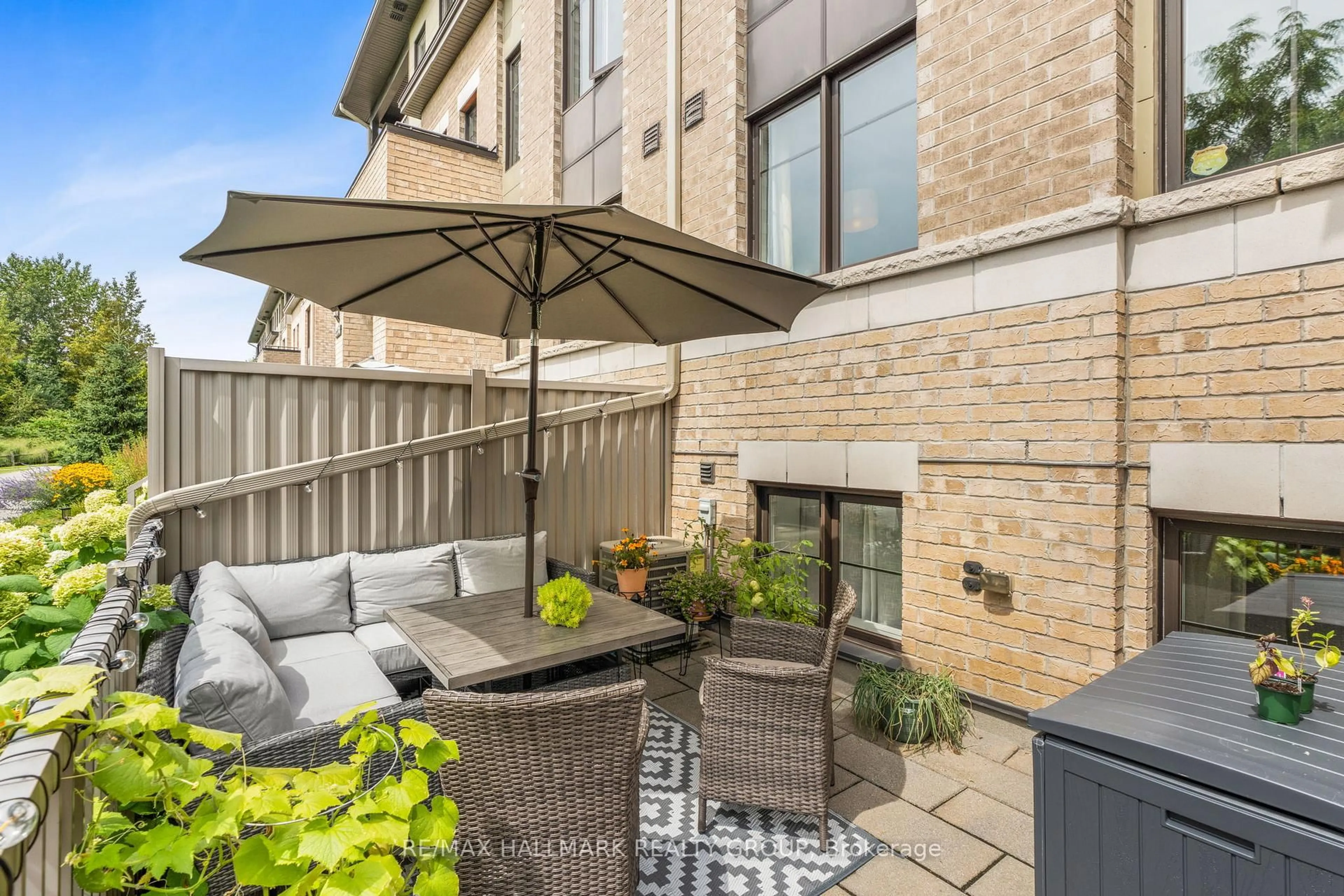 Patio, street for 265 TITANIUM A Private, Ottawa Ontario K1C 0A5