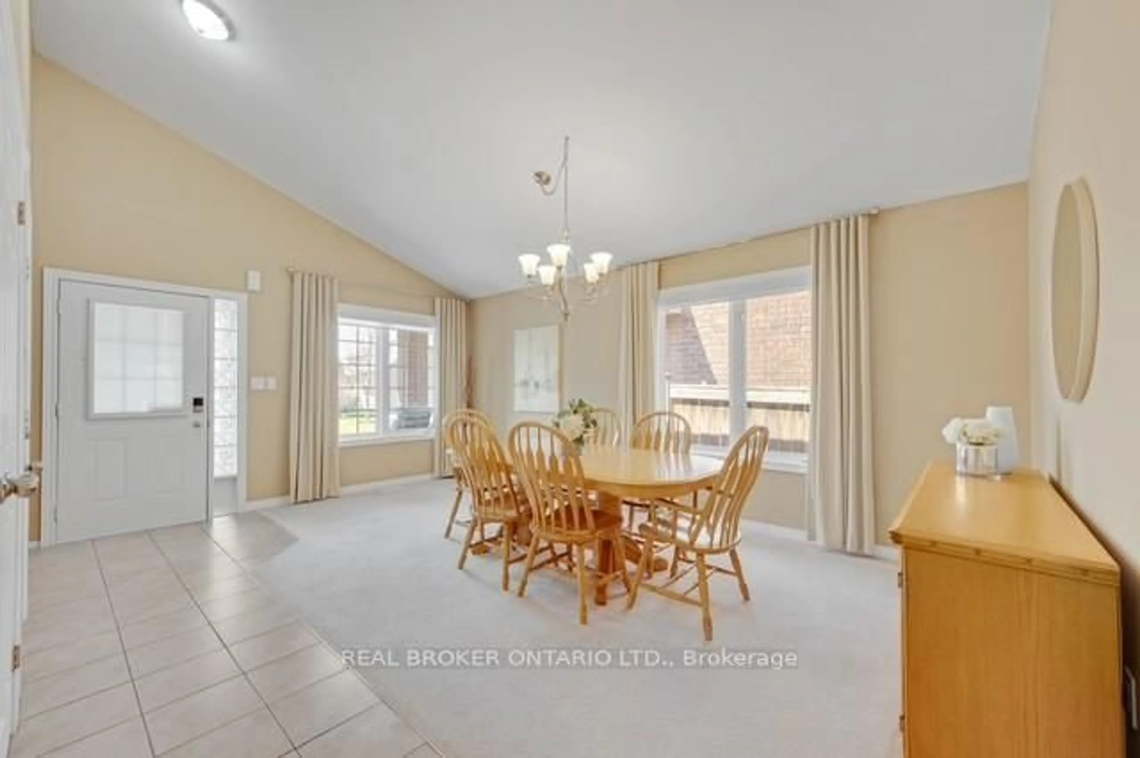 Dining room, unknown for 51 Sundance Cres, Hamilton Ontario L0R 1P0