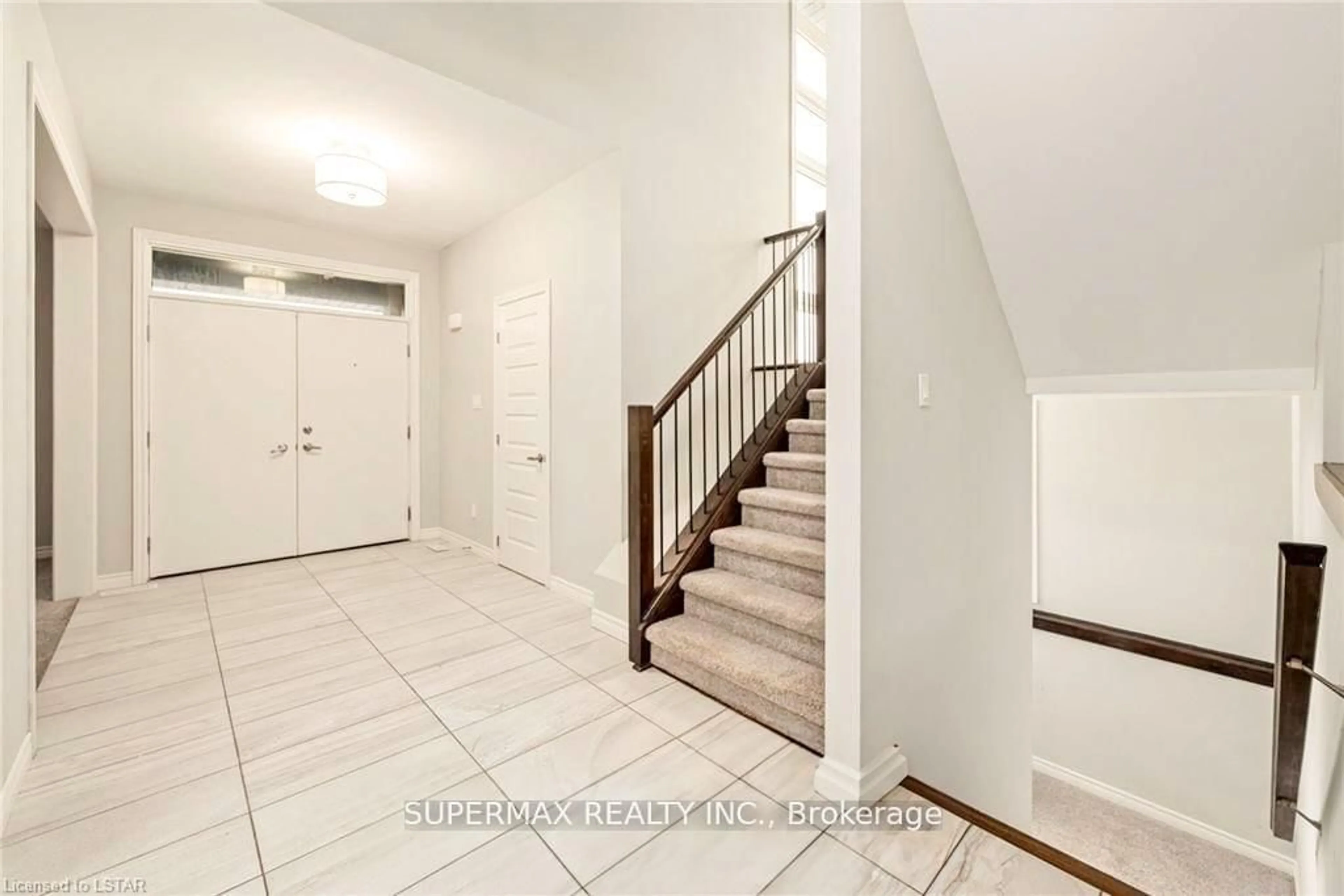 Indoor entryway for 3019 Tokala Tr, London North Ontario N6G 0S8