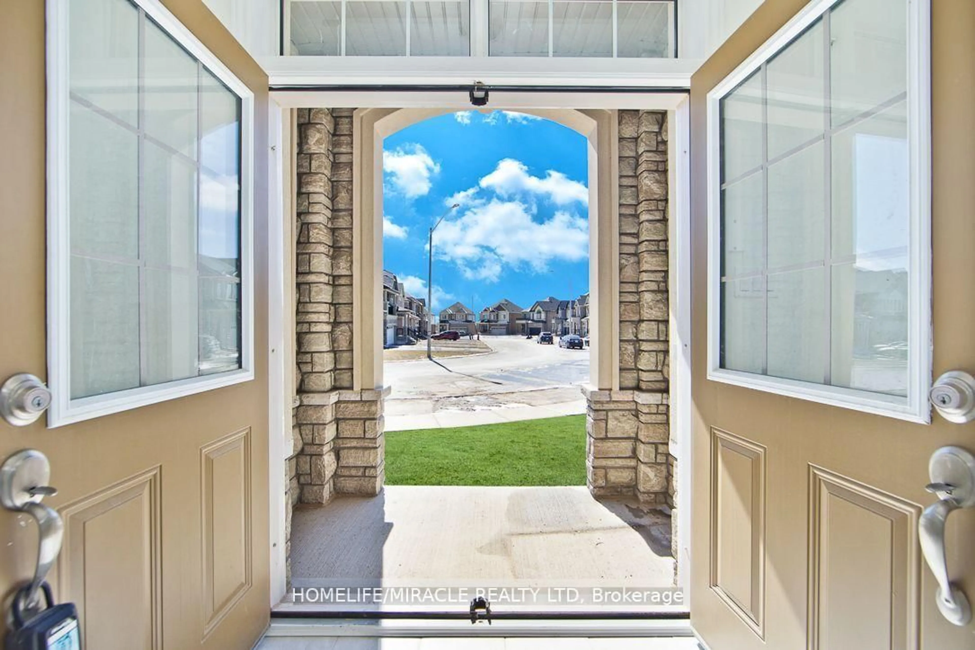 Indoor entryway for 34 Flagg Ave, Brant Ontario N3L 0K1