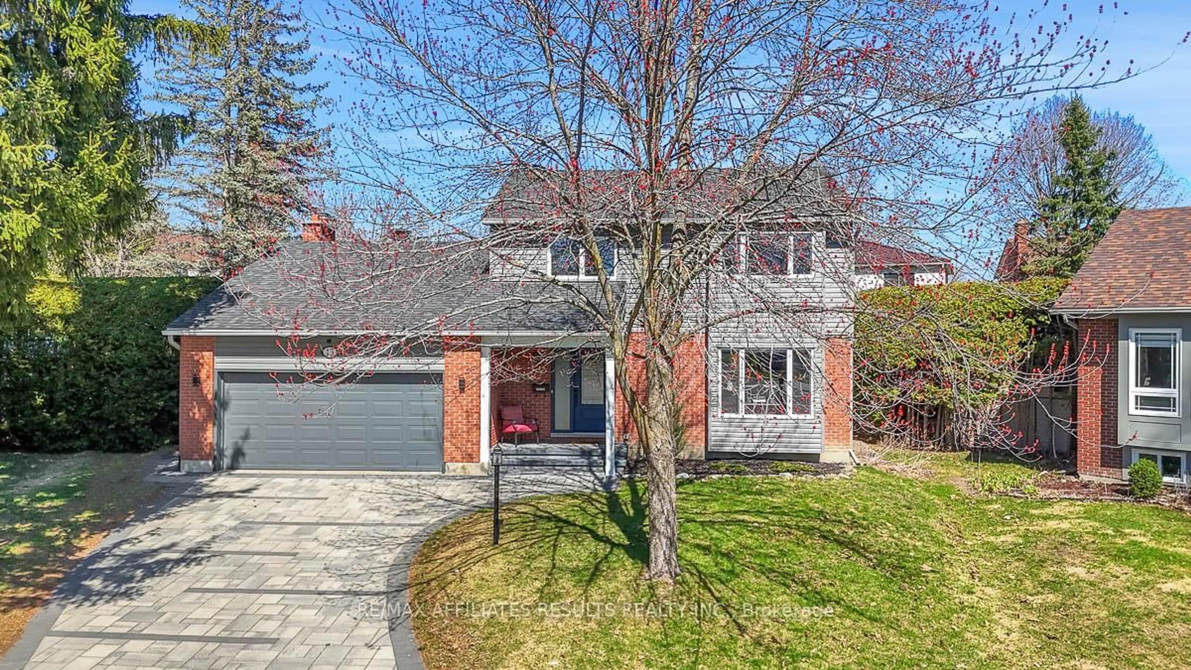 A pic from outside/outdoor area/front of a property/back of a property/a pic from drone, street for 13 Redfox Pl, Kanata Ontario K2M 1C8