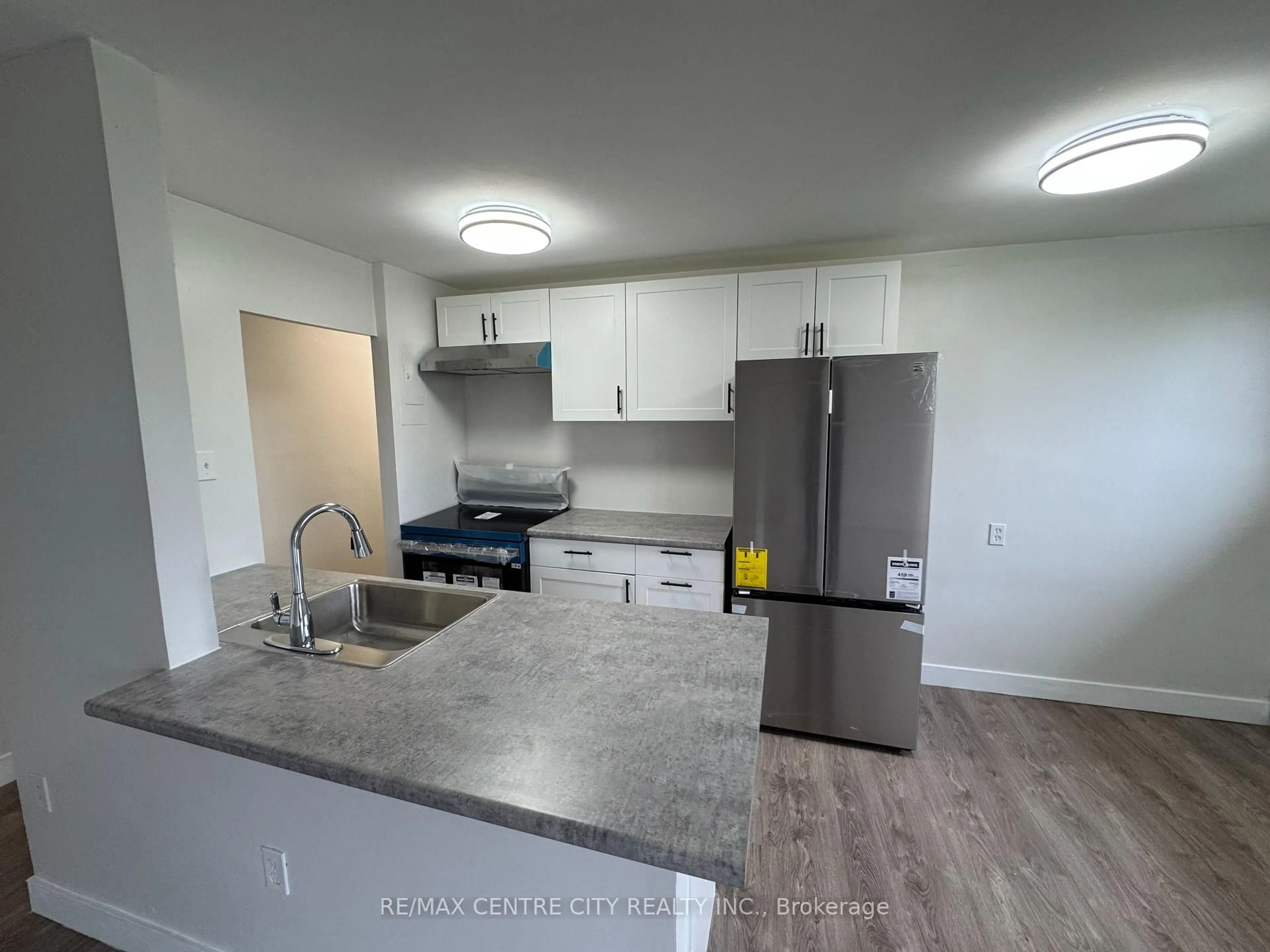 Standard kitchen, unknown for 1825 Whitney St #307, London East Ontario N5W 2W3