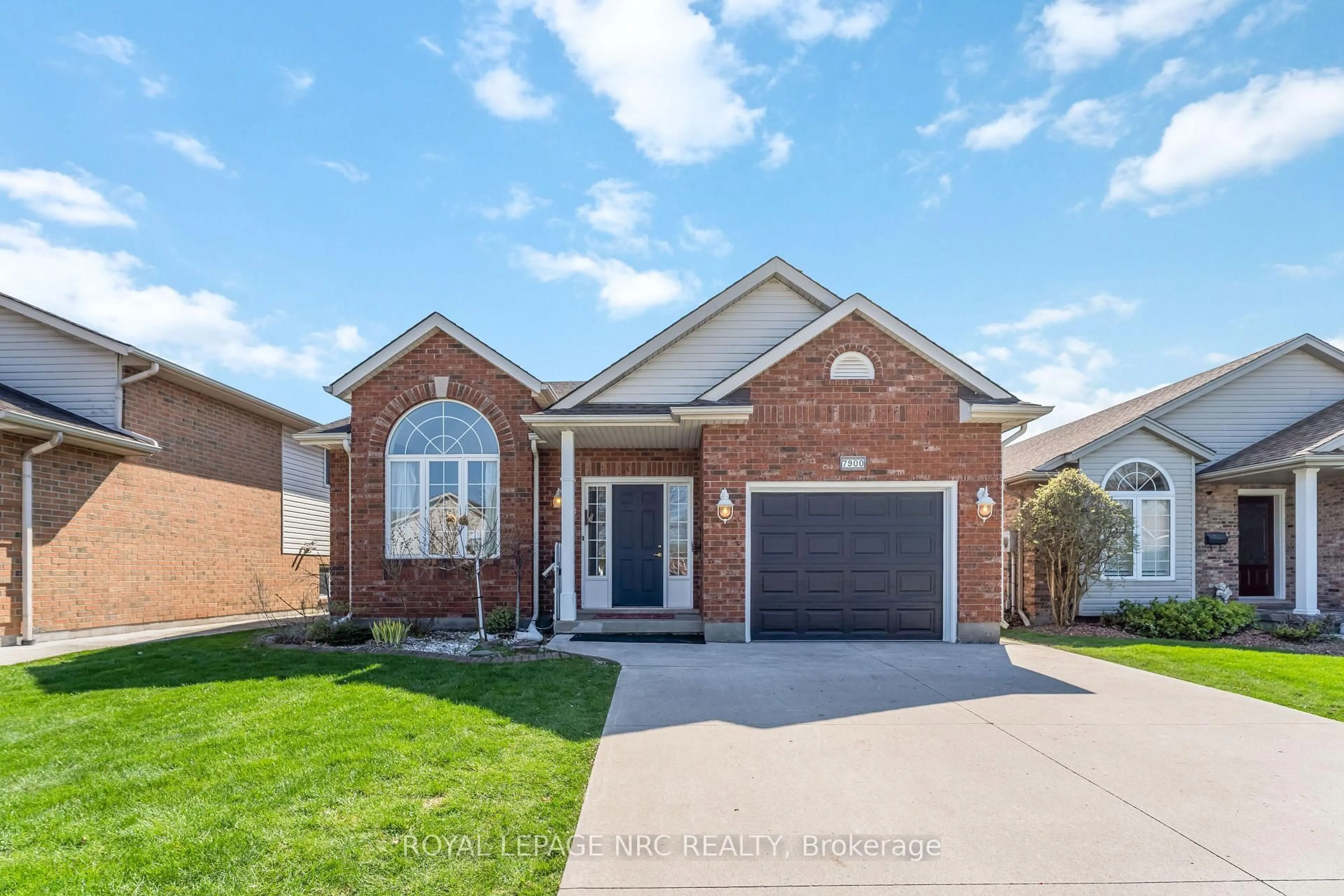 Home with brick exterior material, street for 7900 Ascot Circ, Niagara Falls Ontario L2H 3E4