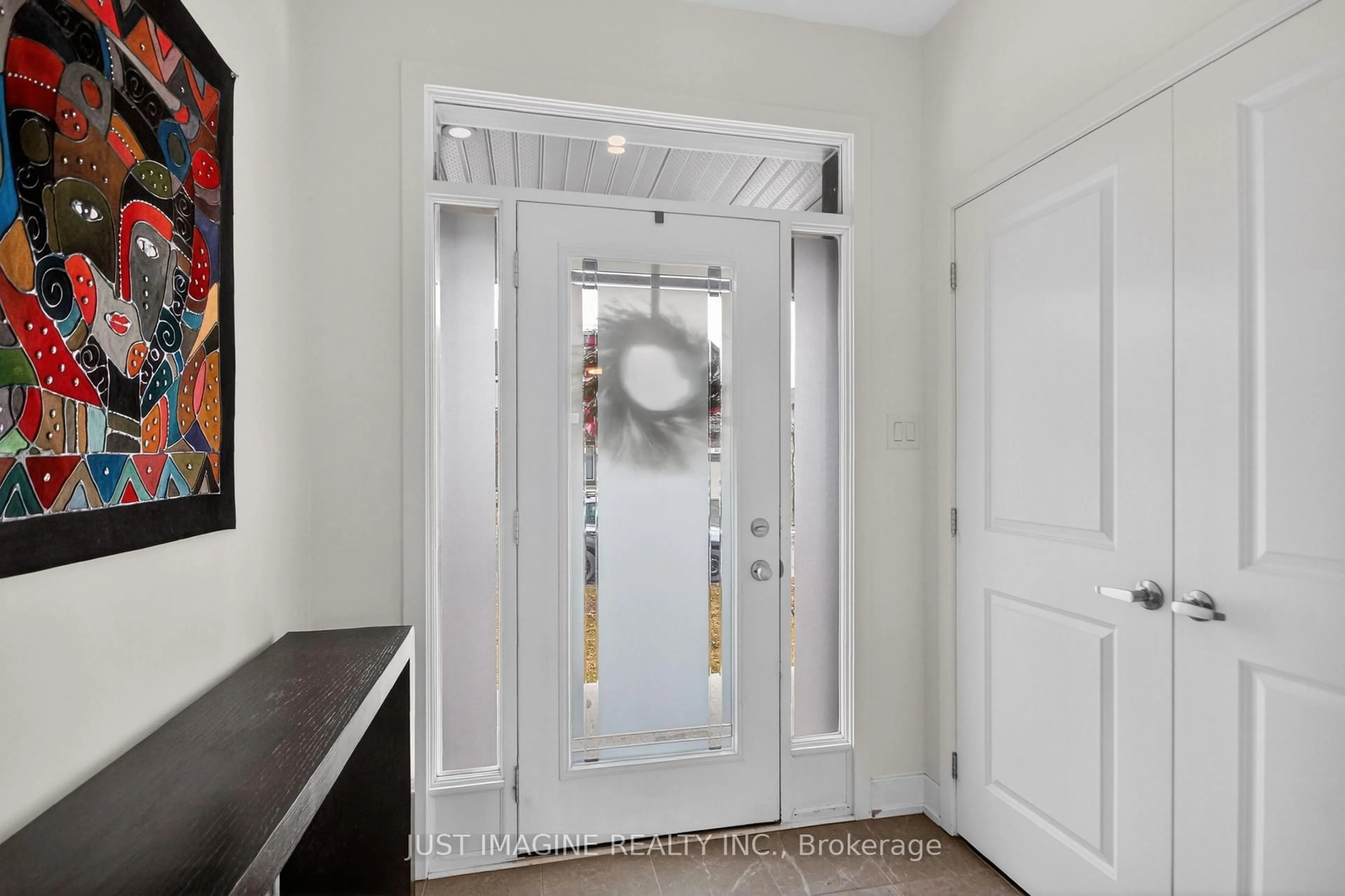 Indoor entryway for 311 Ibanez Walk, Ottawa Ontario K1T 0V8