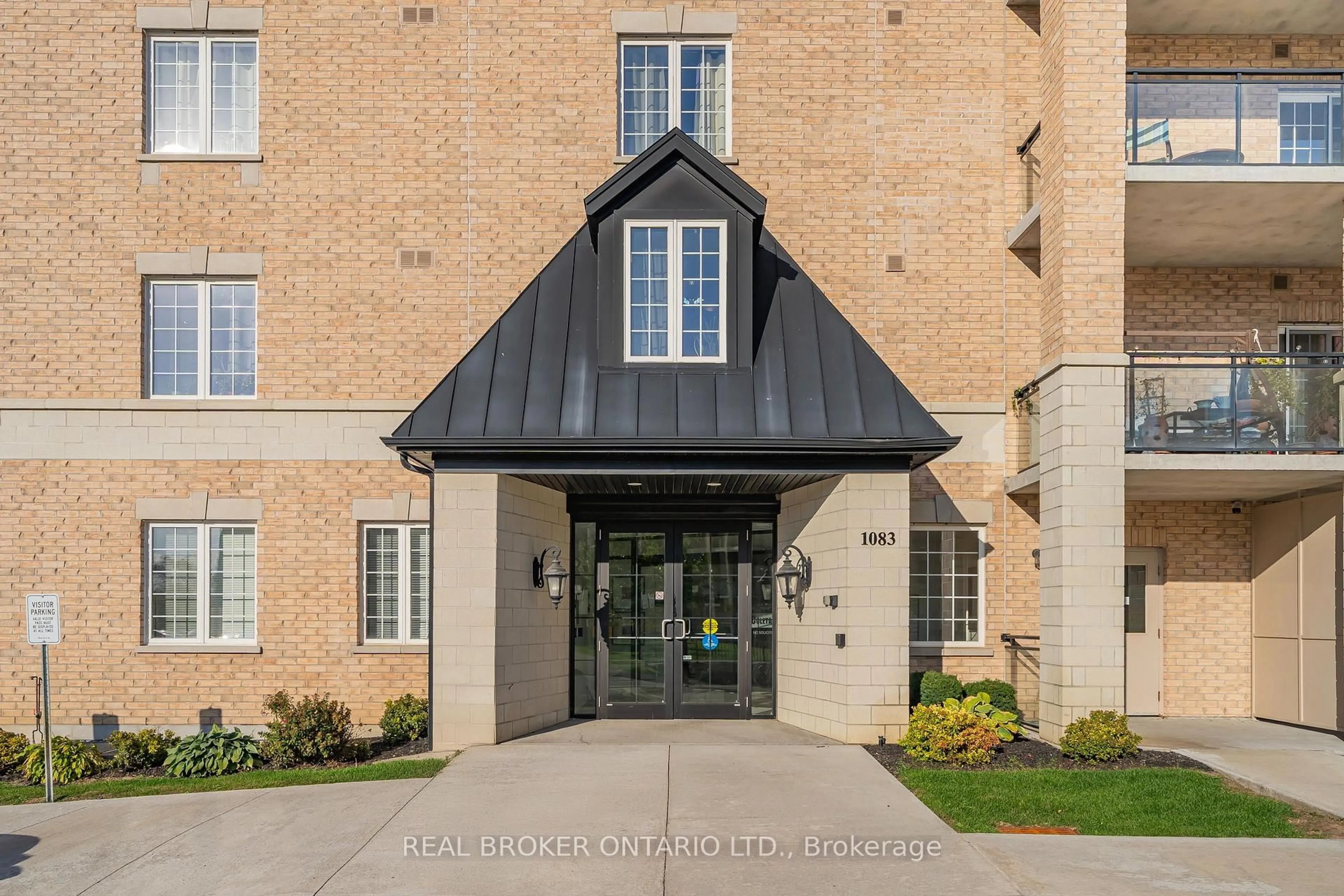 Indoor foyer for 1083 Gordon St #403, Guelph Ontario N1G 0E8