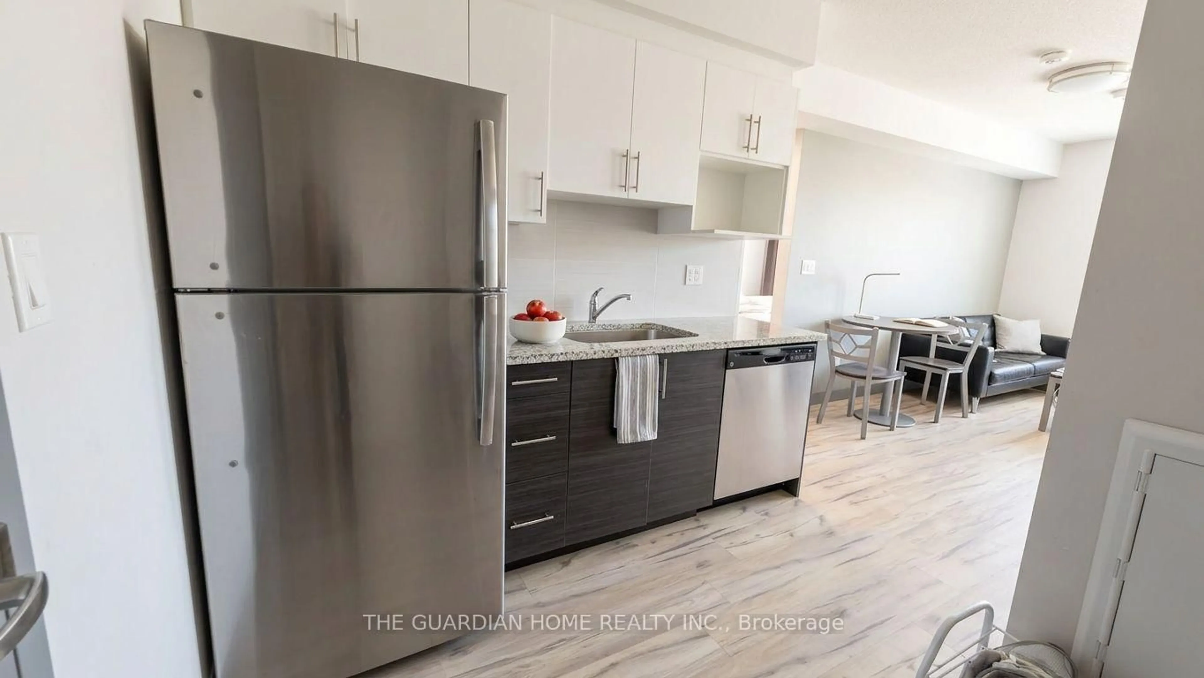 Standard kitchen, unknown for 258A Sunview St #1210, Waterloo Ontario N2L 0H6