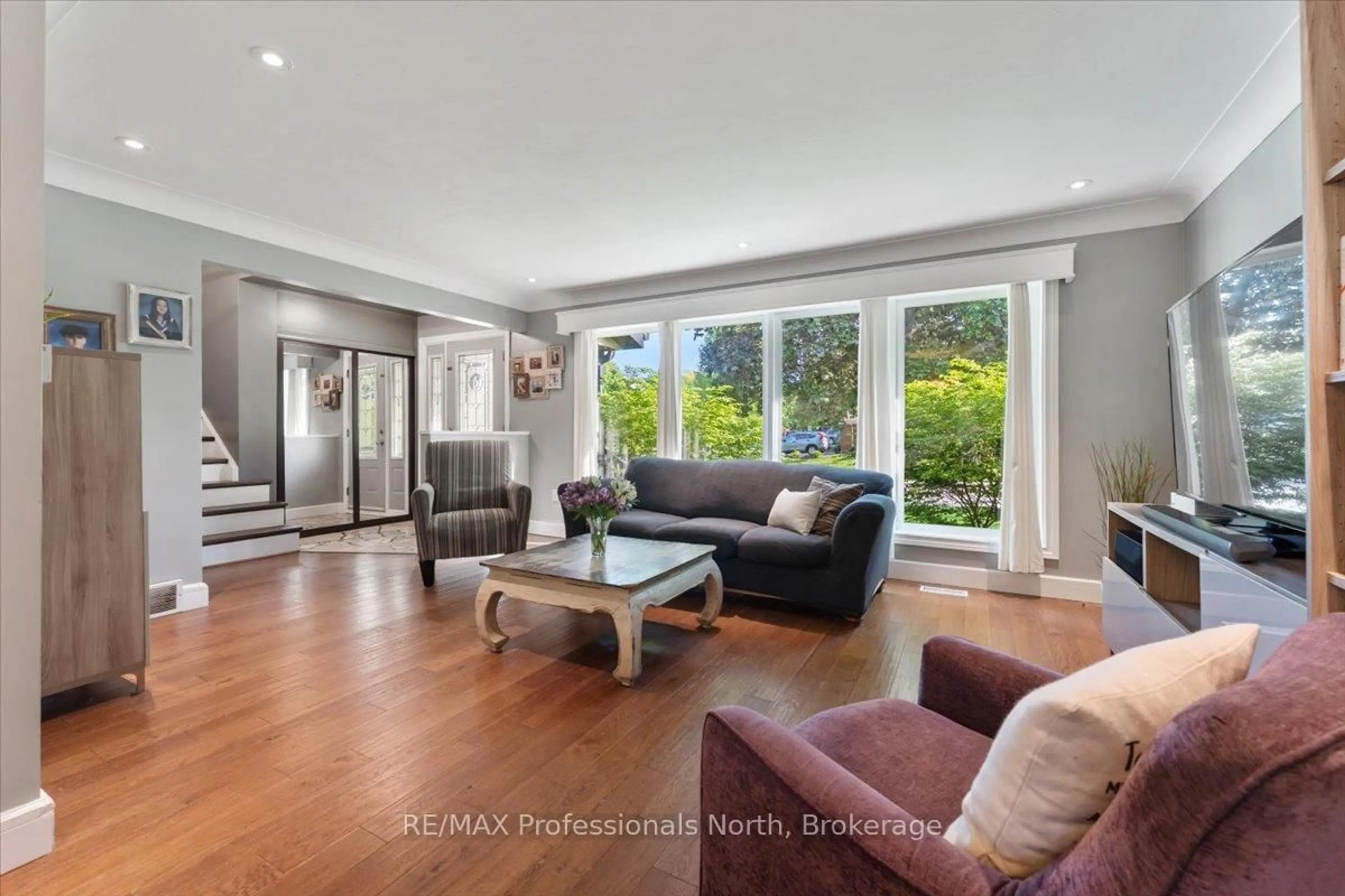 Living room with furniture, wood/laminate floor for 3 Scotia Ave, Brantford Ontario N3R 5P9