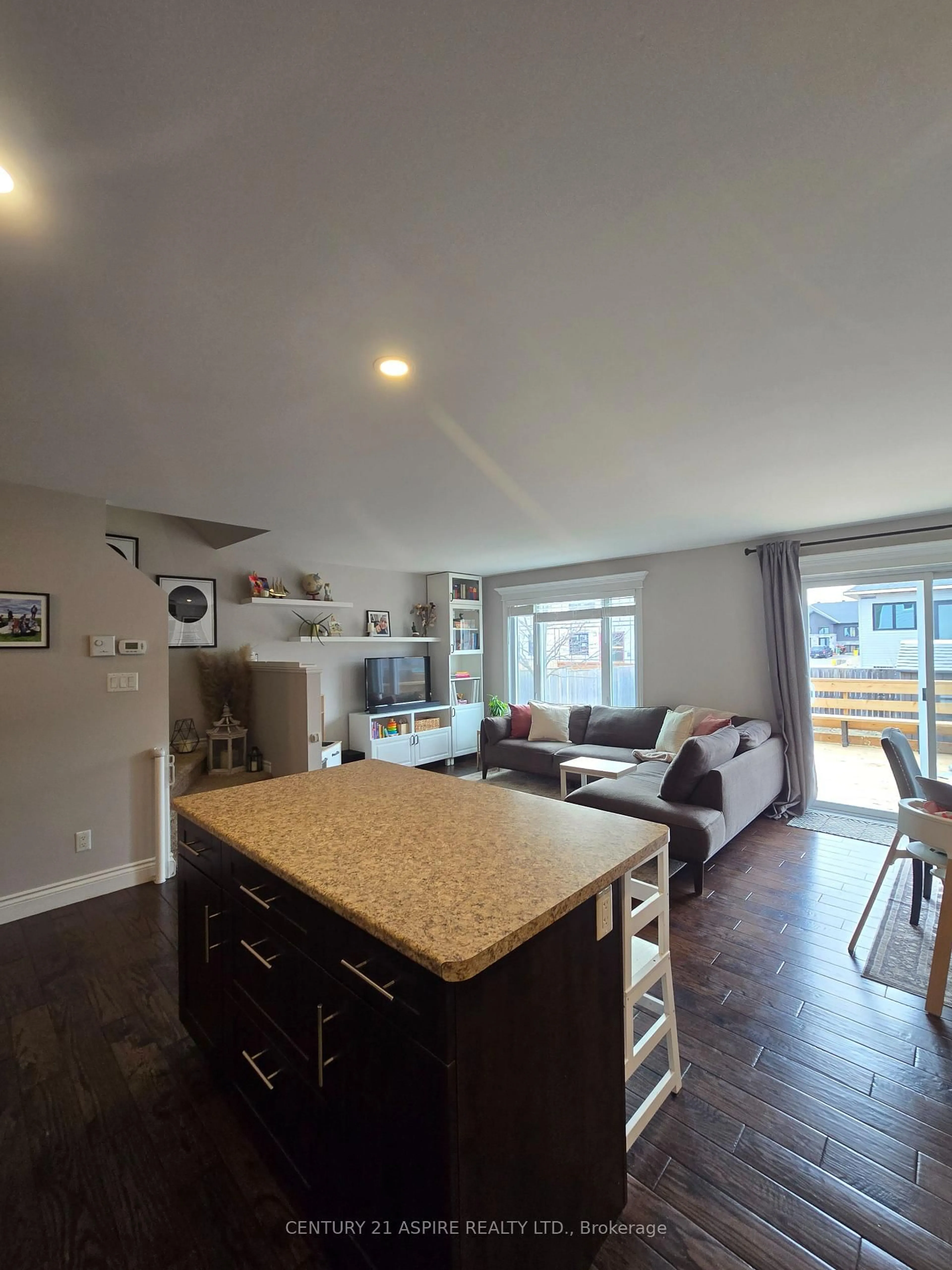 Open concept kitchen, wood/laminate floor for 44 Winston Ave, Petawawa Ontario K8H 0C1
