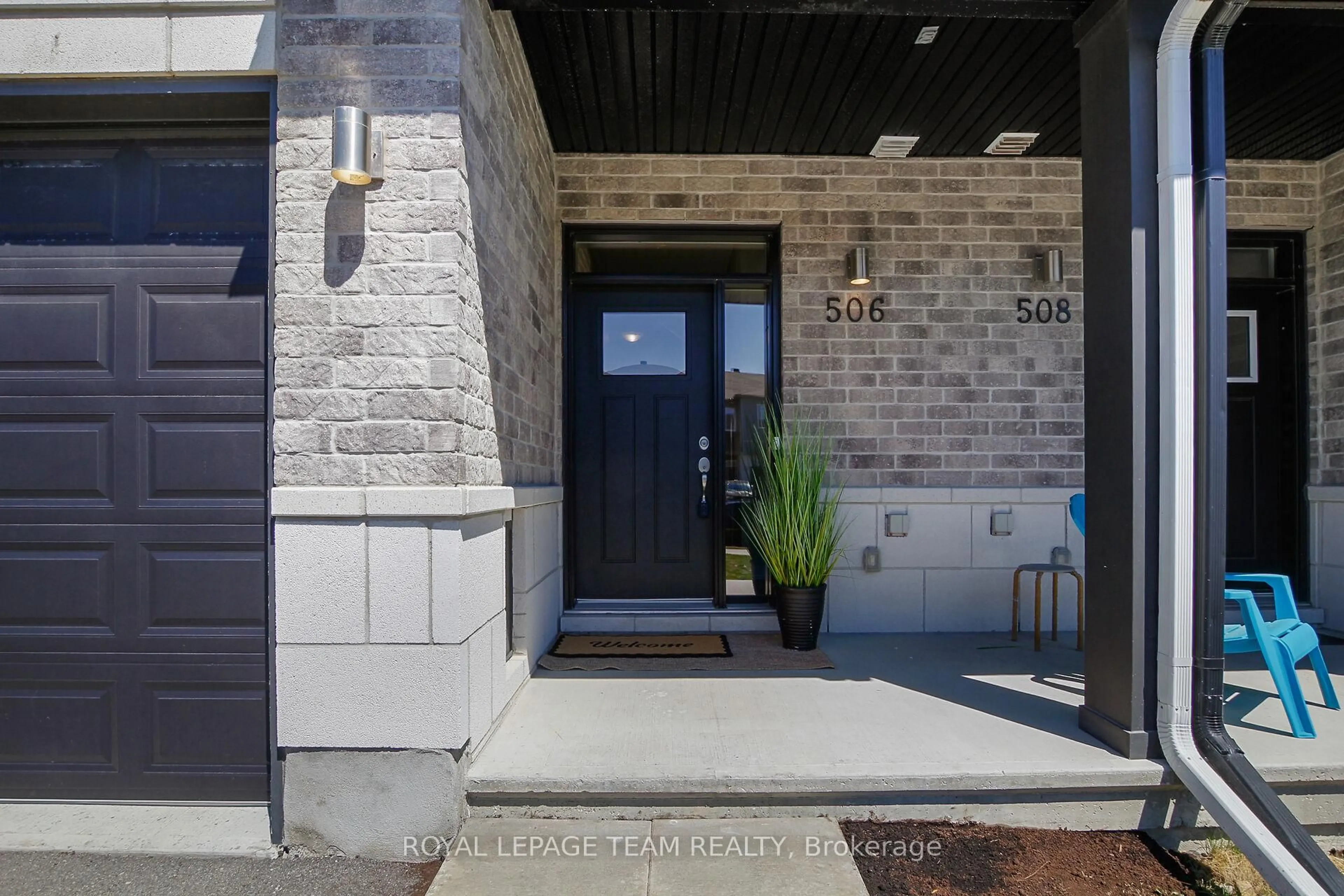 Indoor entryway for 506 Edenwylde Dr, Ottawa Ontario K2S 2K4