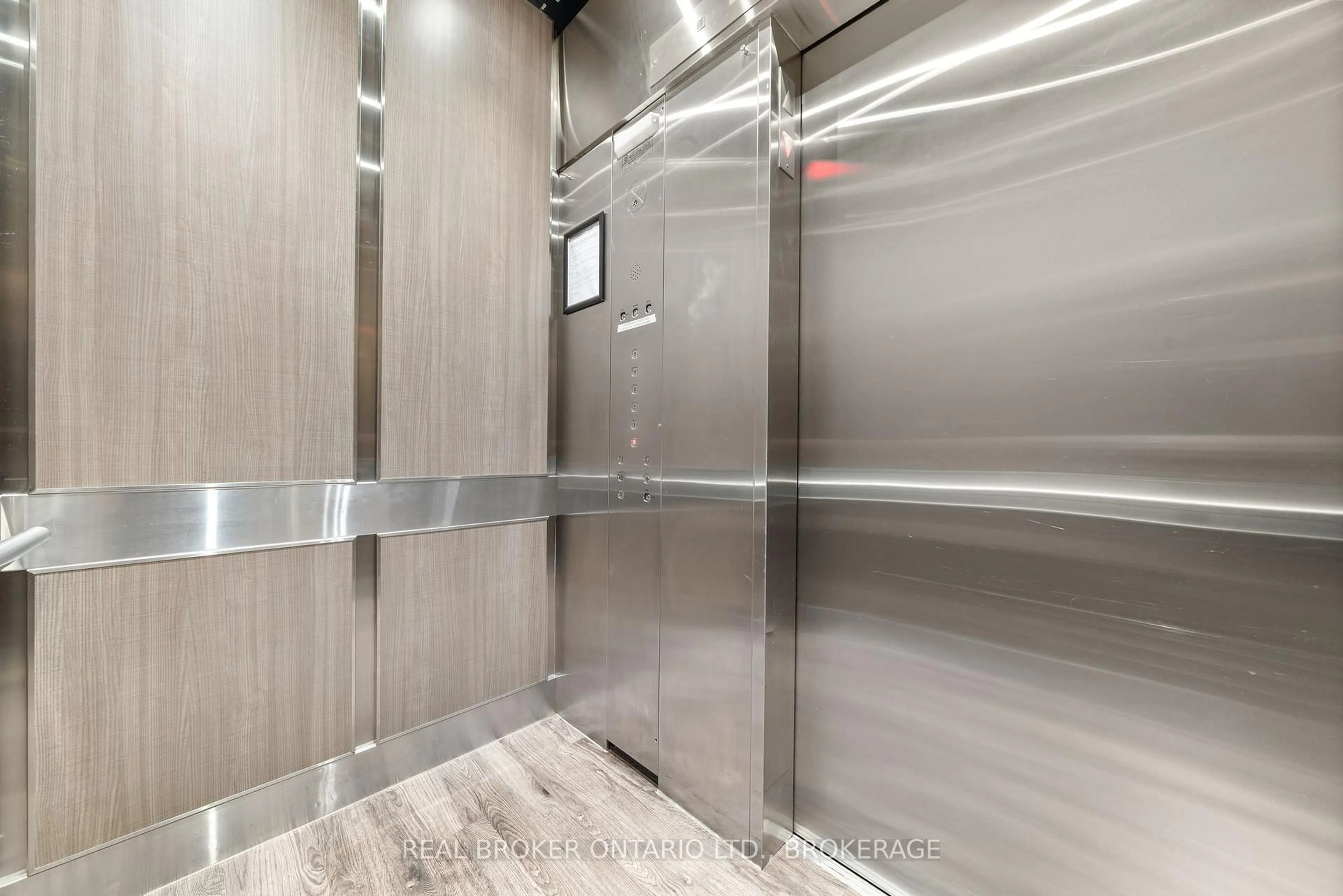 Indoor foyer for 199 Front St #510, Belleville Ontario K8N 5H5