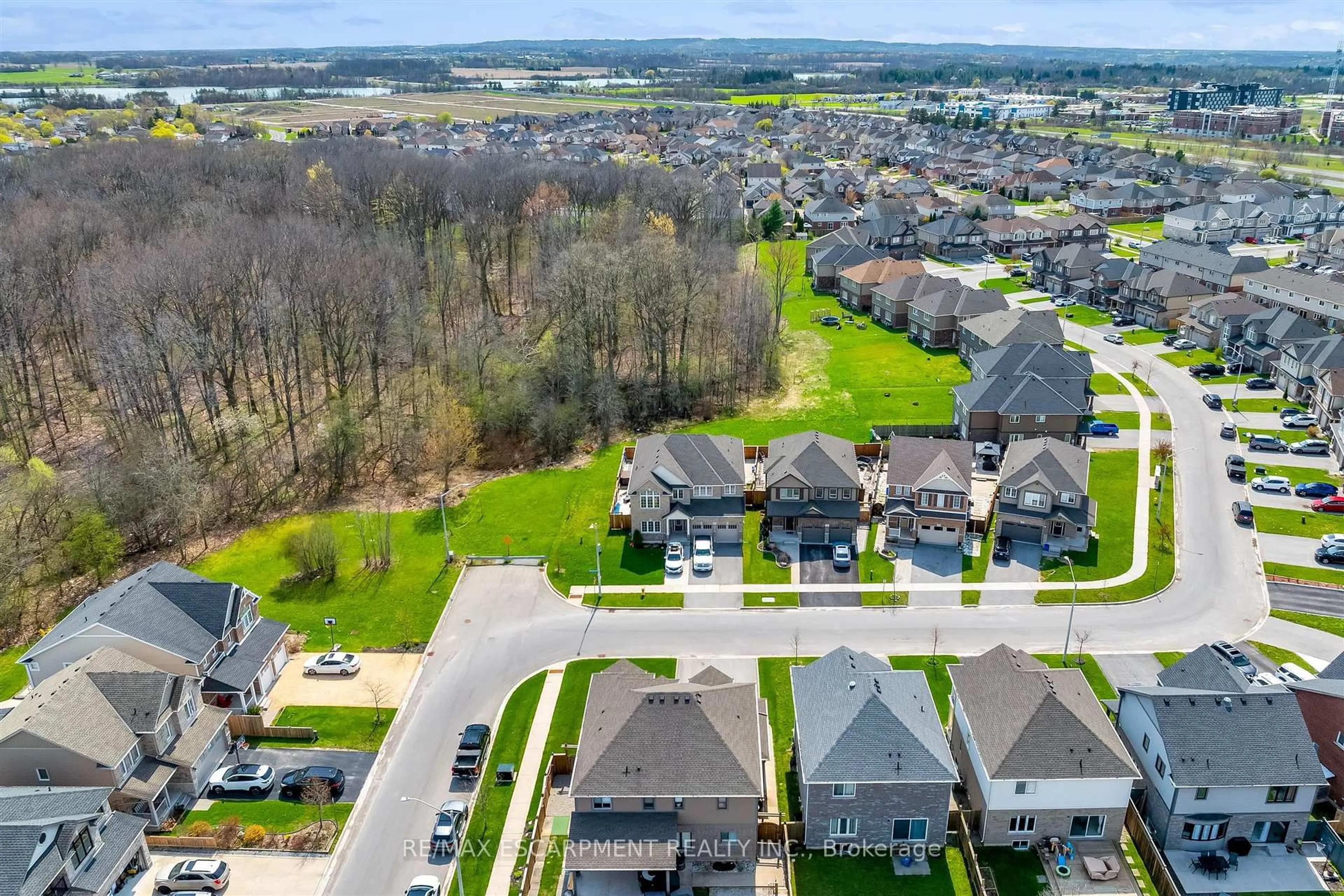 A pic from outside/outdoor area/front of a property/back of a property/a pic from drone, unknown for 1 Elderberry Rd, Thorold Ontario L2V 0E7