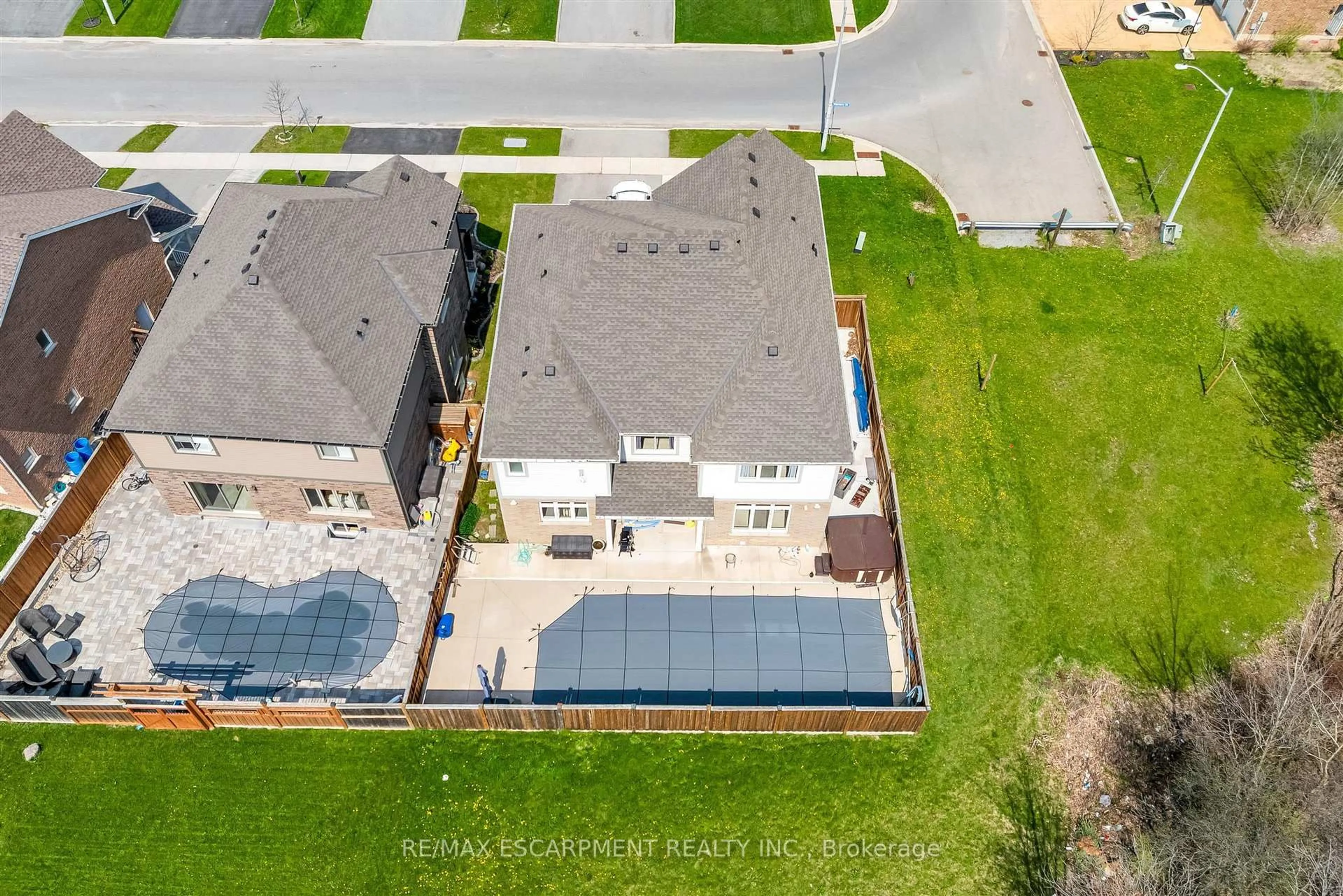 A pic from outside/outdoor area/front of a property/back of a property/a pic from drone, unknown for 1 Elderberry Rd, Thorold Ontario L2V 0E7