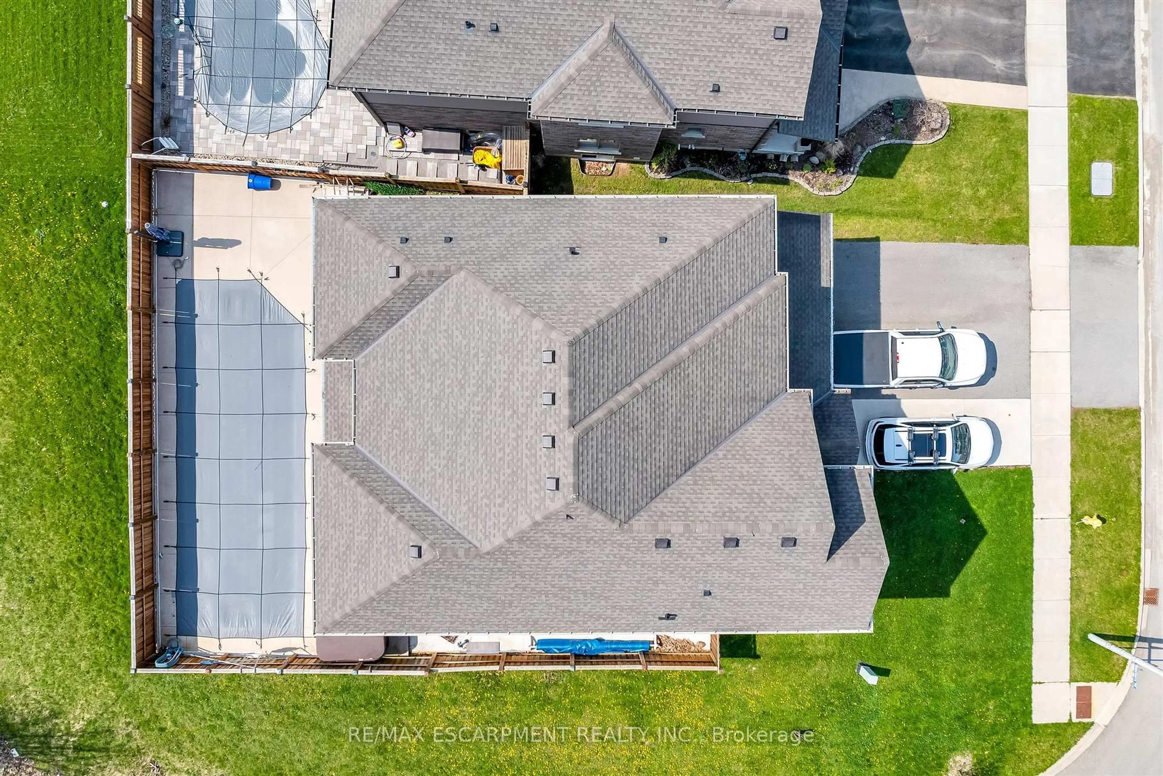 A pic from outside/outdoor area/front of a property/back of a property/a pic from drone, unknown for 1 Elderberry Rd, Thorold Ontario L2V 0E7