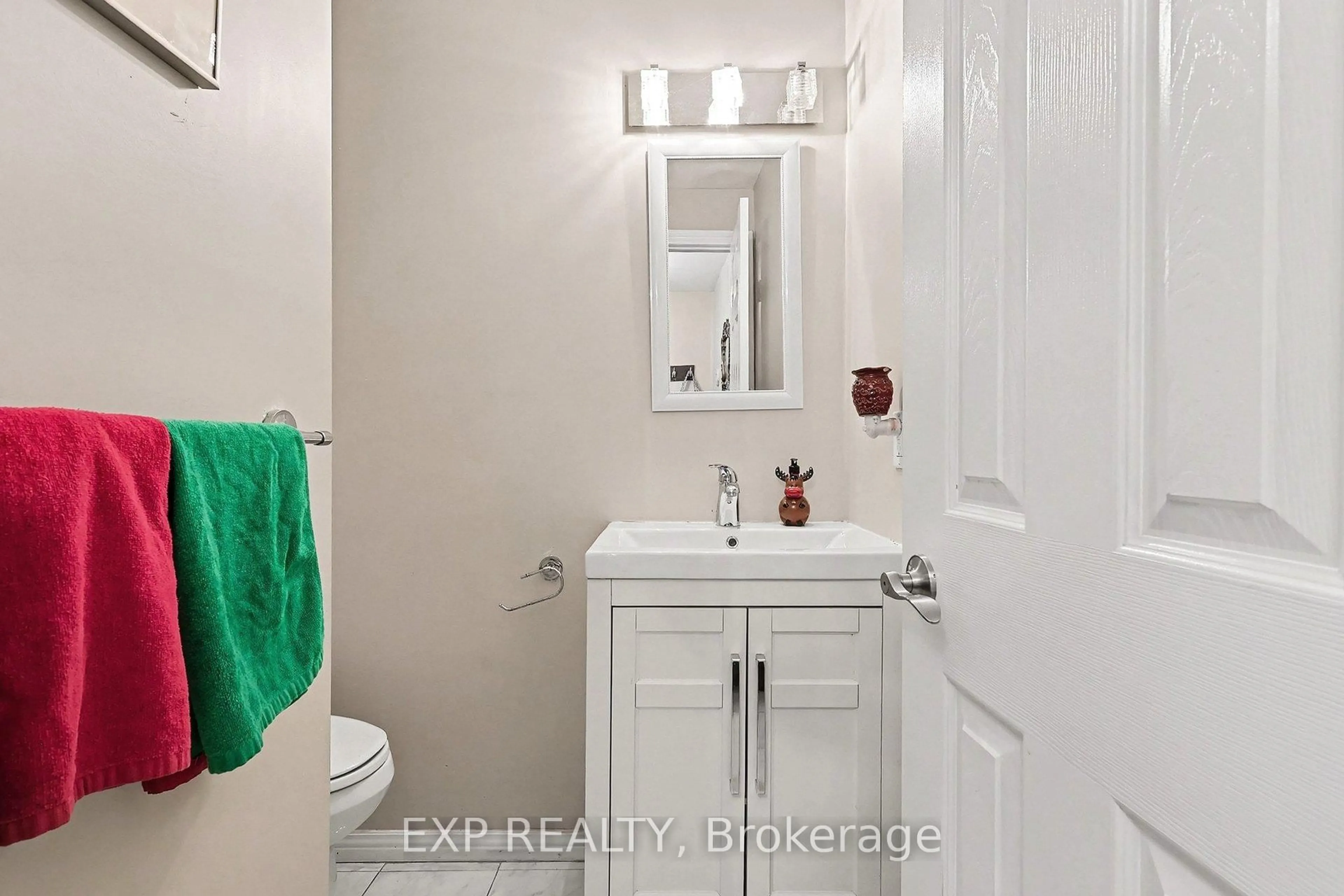 Standard bathroom, ceramic/tile floor for 15 Wedgewood Cres, Ottawa Ontario K1B 4B5