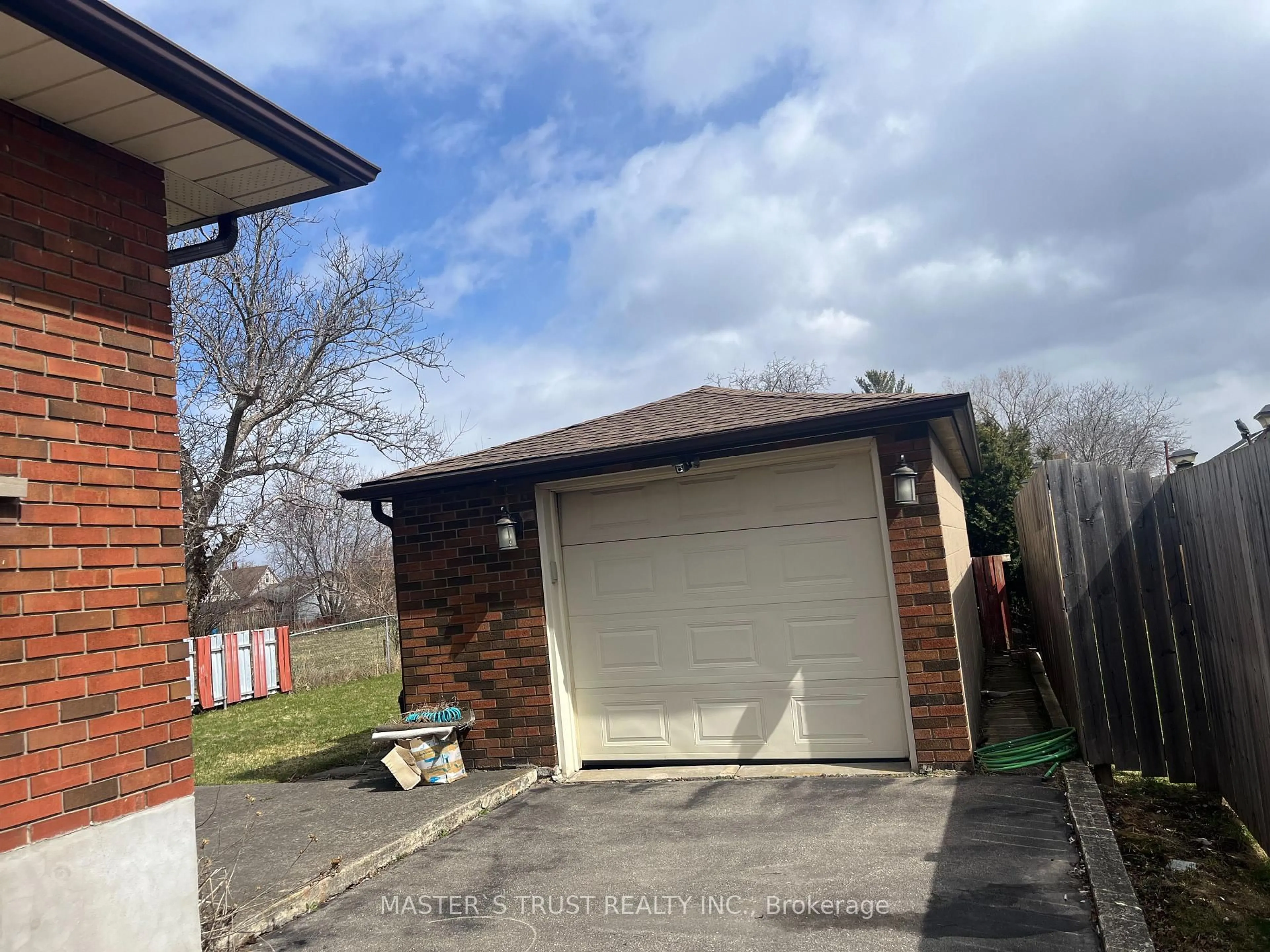 Unknown for 5568 Drummond Rd, Niagara Falls Ontario L2G 4L3