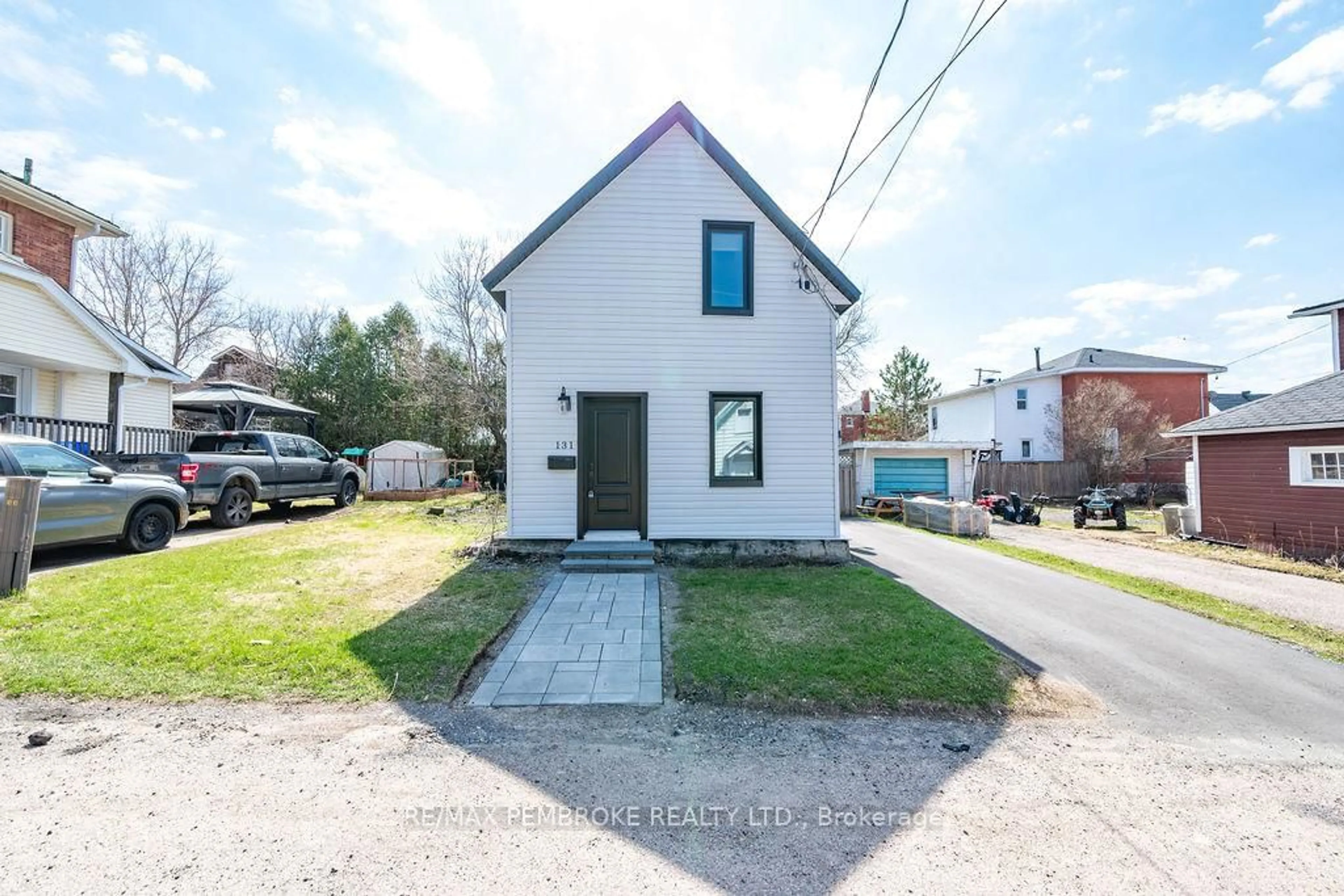 A pic from outside/outdoor area/front of a property/back of a property/a pic from drone, street for 131 Patrick Ave, Renfrew Ontario K7V 3H3