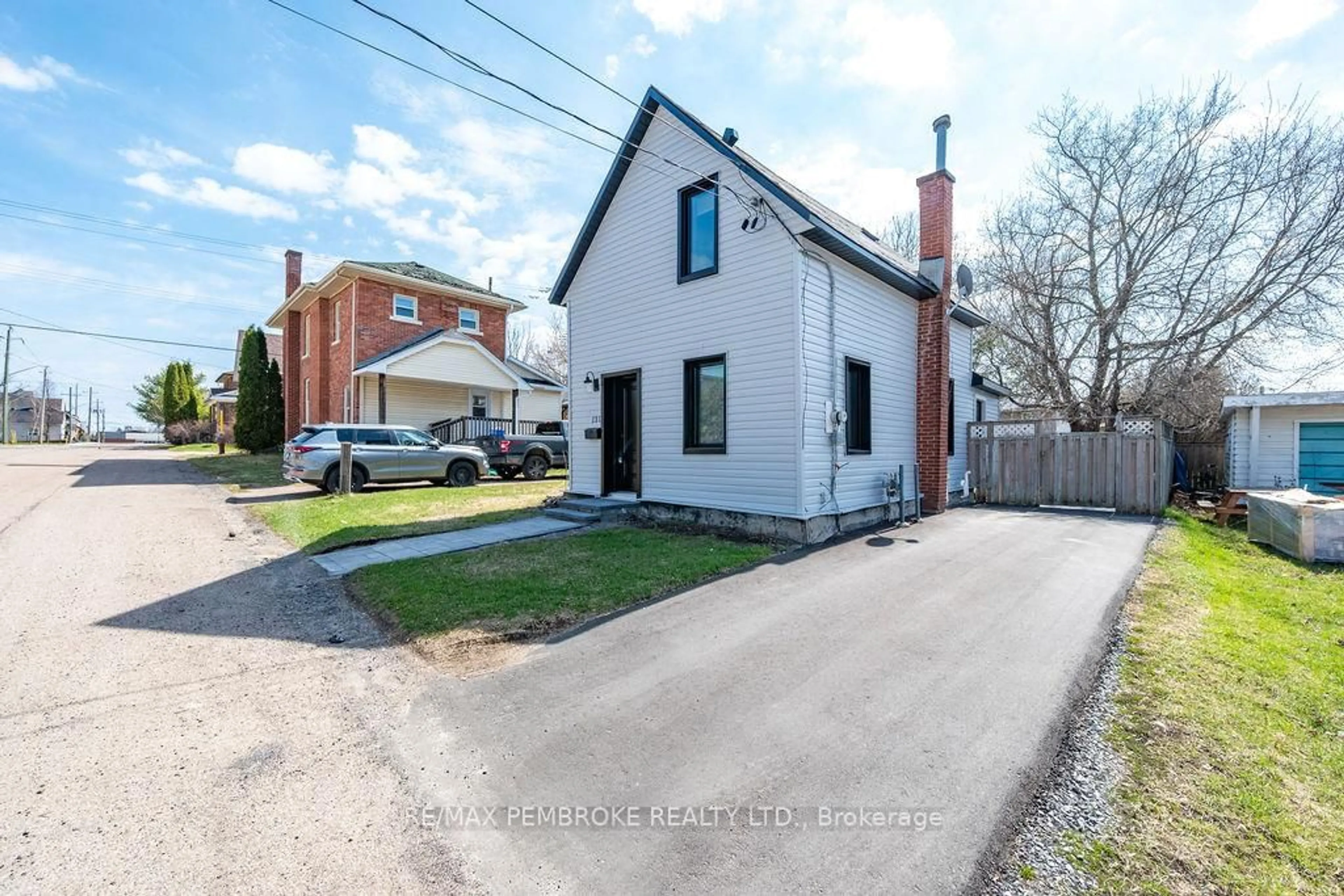 A pic from outside/outdoor area/front of a property/back of a property/a pic from drone, street for 131 Patrick Ave, Renfrew Ontario K7V 3H3