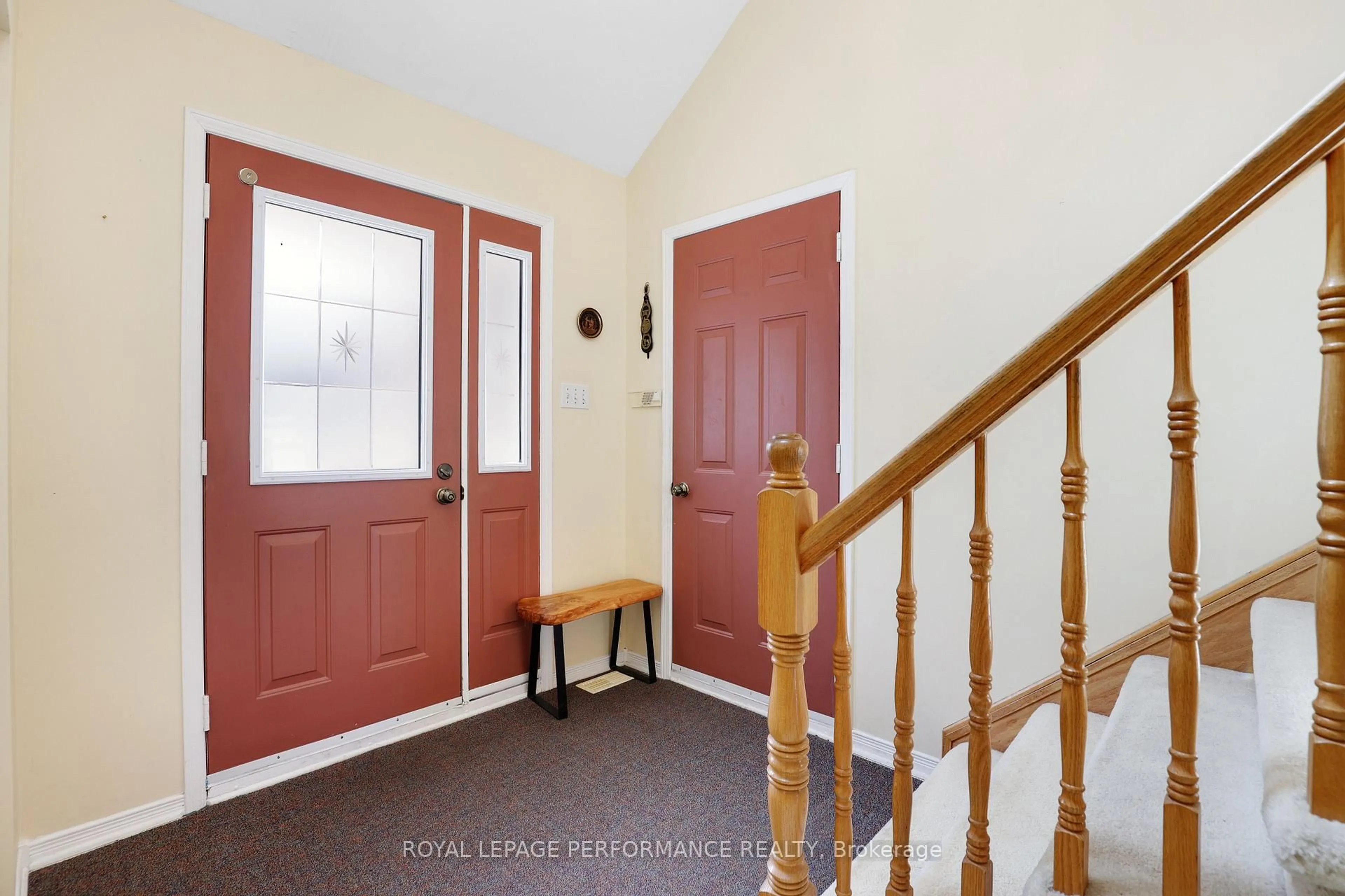 Indoor entryway for 108 Felton Cres, Russell Ontario K4R 1E5