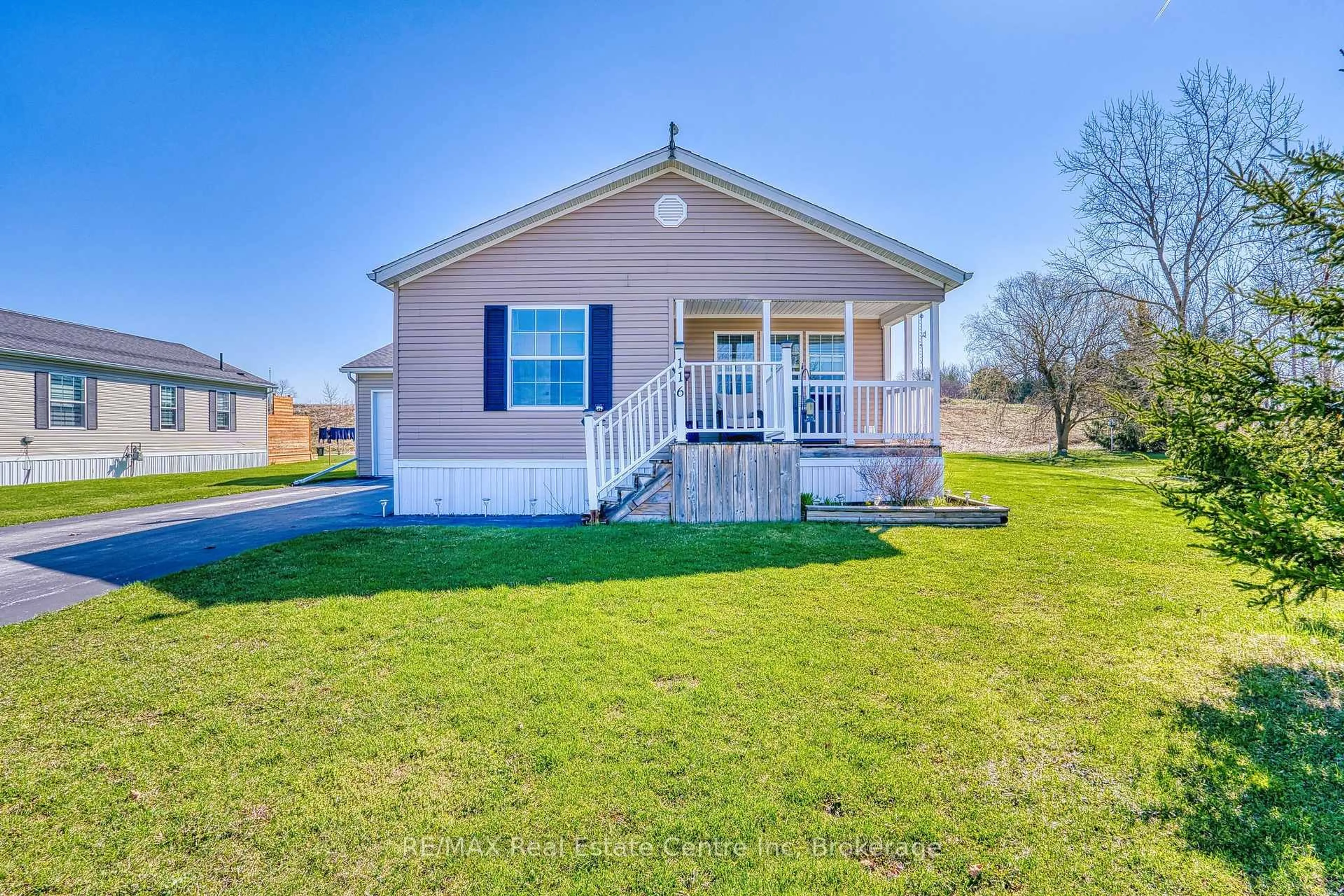 Home with vinyl exterior material, water/lake/river/ocean view for 116 Parkview Circ, Wellington North Ontario N0G 2K0