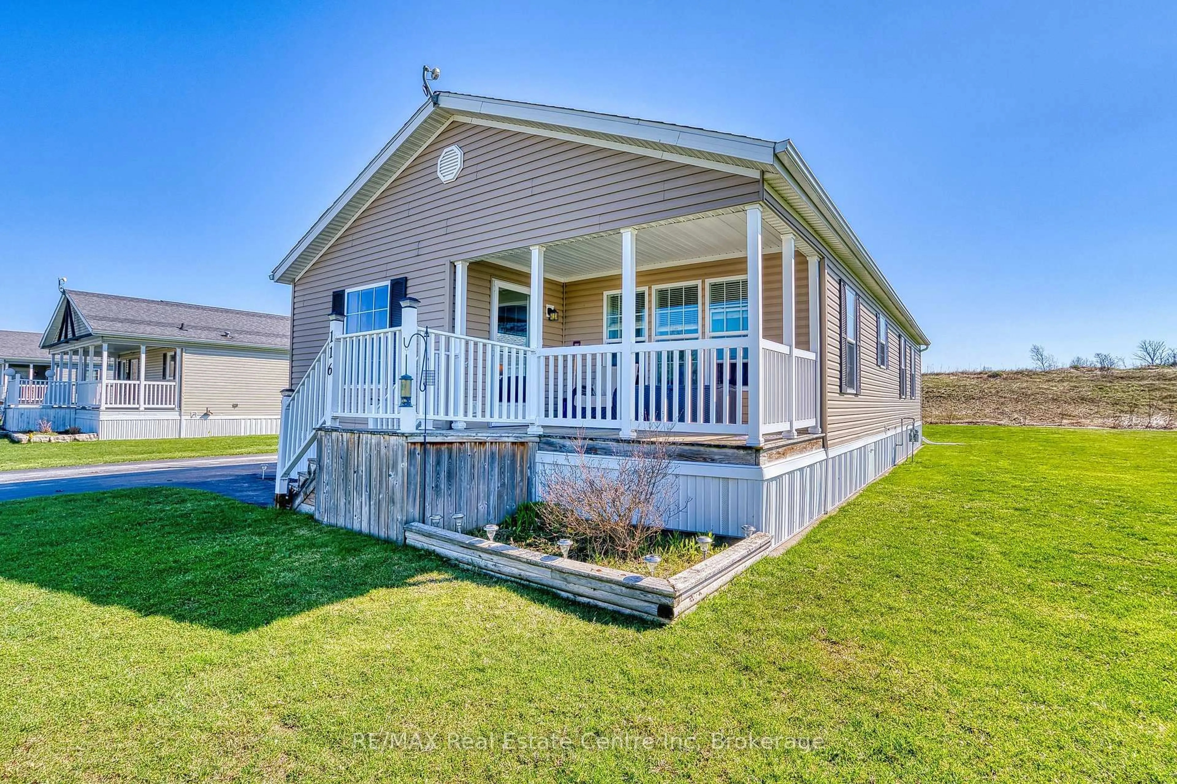 Home with vinyl exterior material, water/lake/river/ocean view for 116 Parkview Circ, Wellington North Ontario N0G 2K0