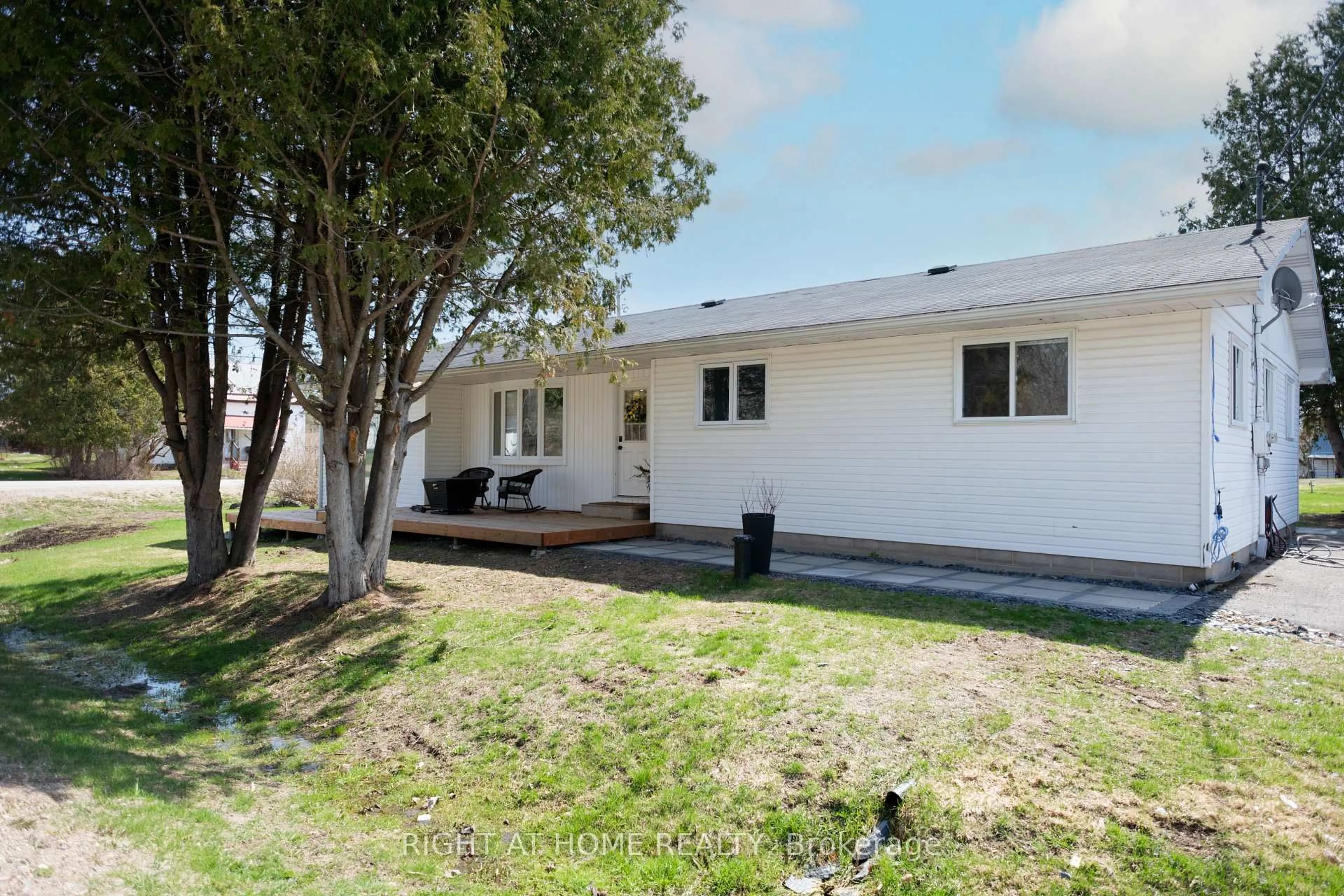 Unknown for 14 Fisher St, White Lake Ontario K0A 3L0