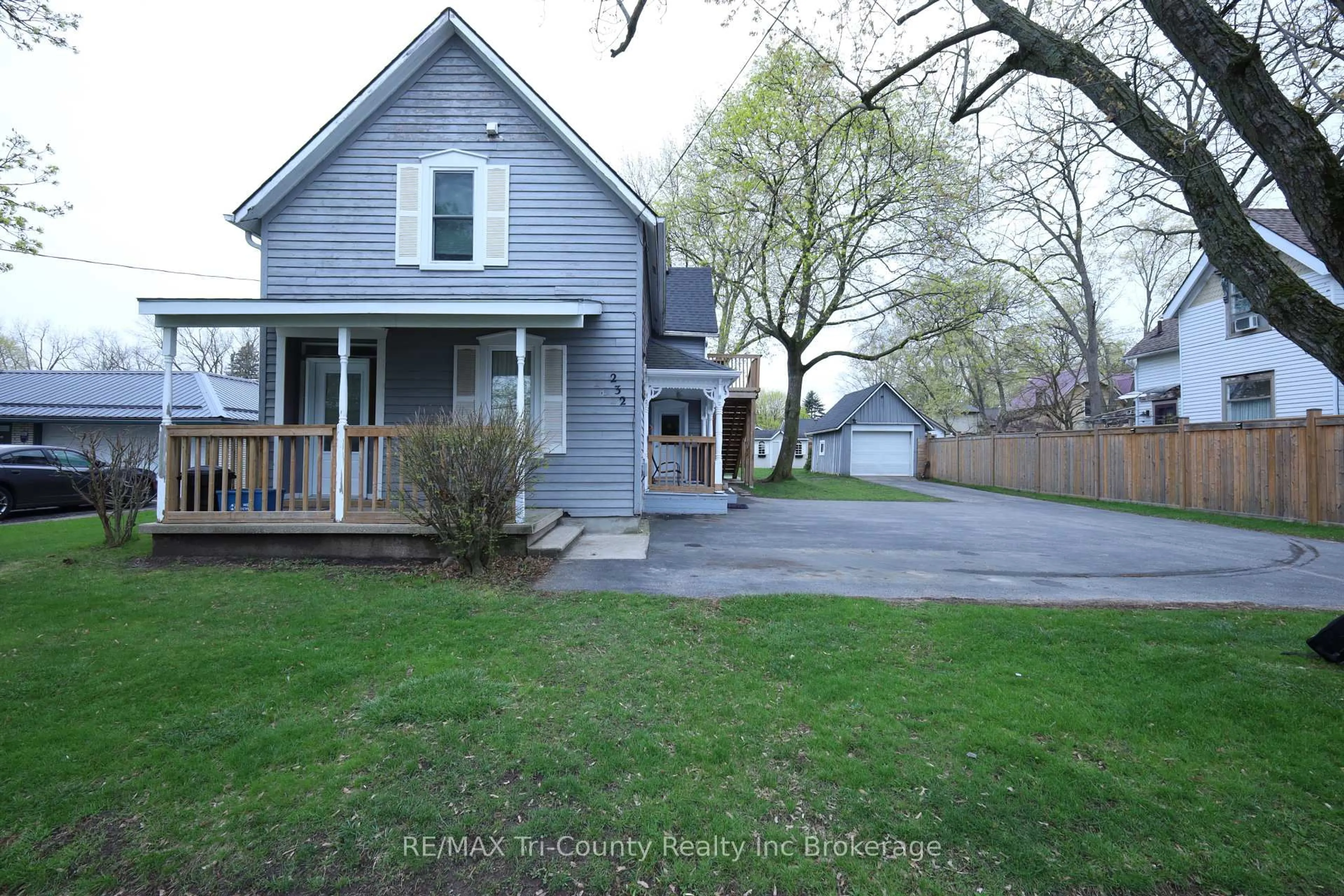 A pic from outside/outdoor area/front of a property/back of a property/a pic from drone, street for 232 John St, Aylmer Ontario N5H 2E1