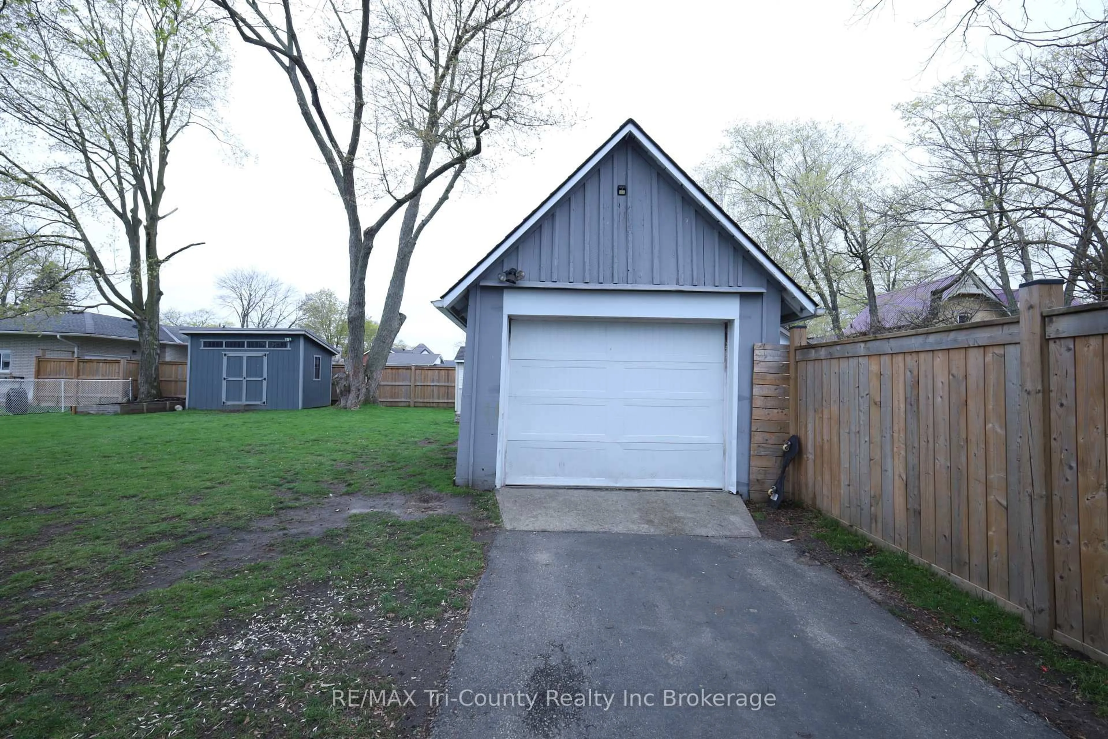 Shed for 232 John St, Aylmer Ontario N5H 2E1