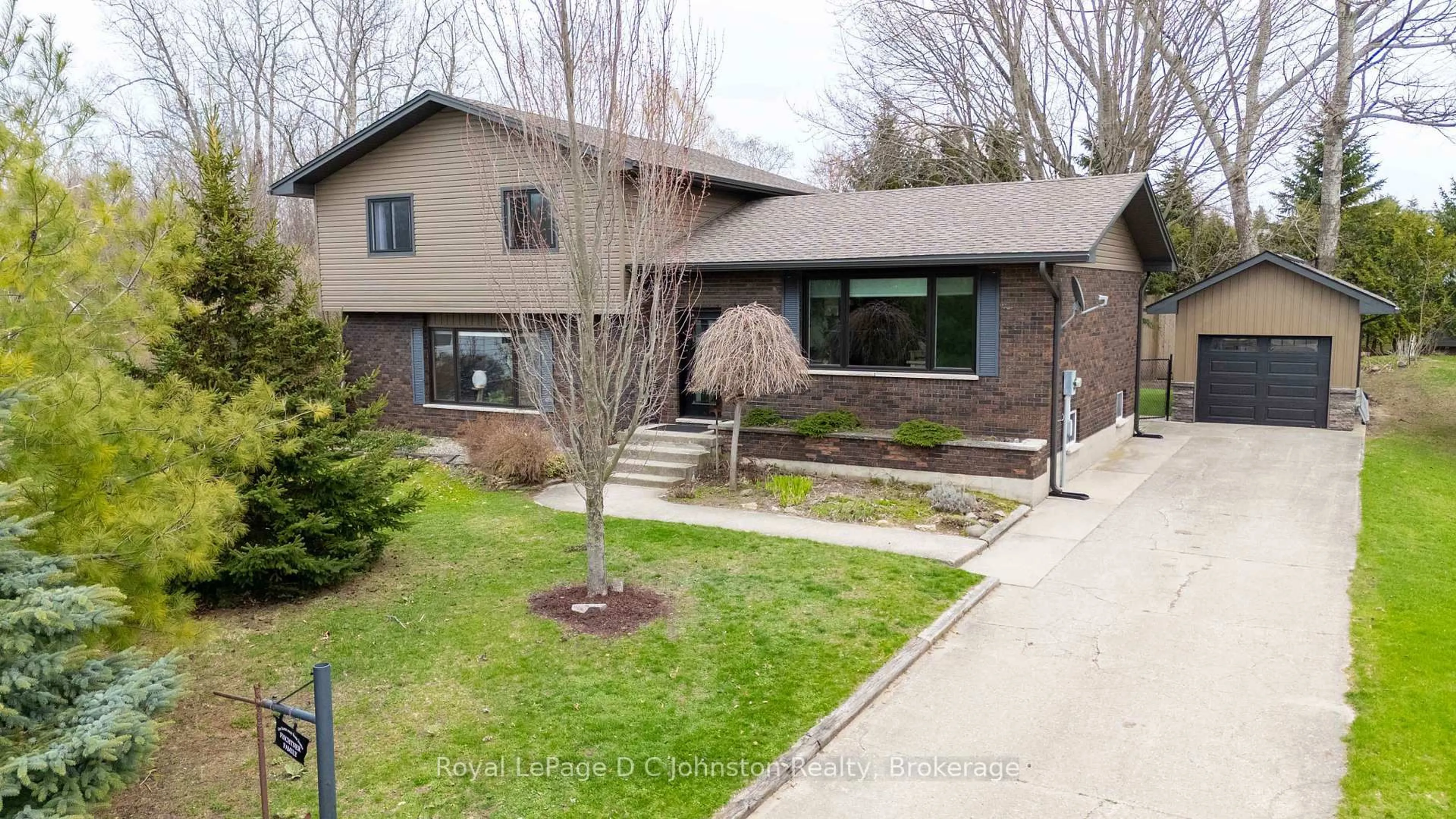 Home with brick exterior material, street for 44 Archibald Pl, Saugeen Shores Ontario N0H 2L0