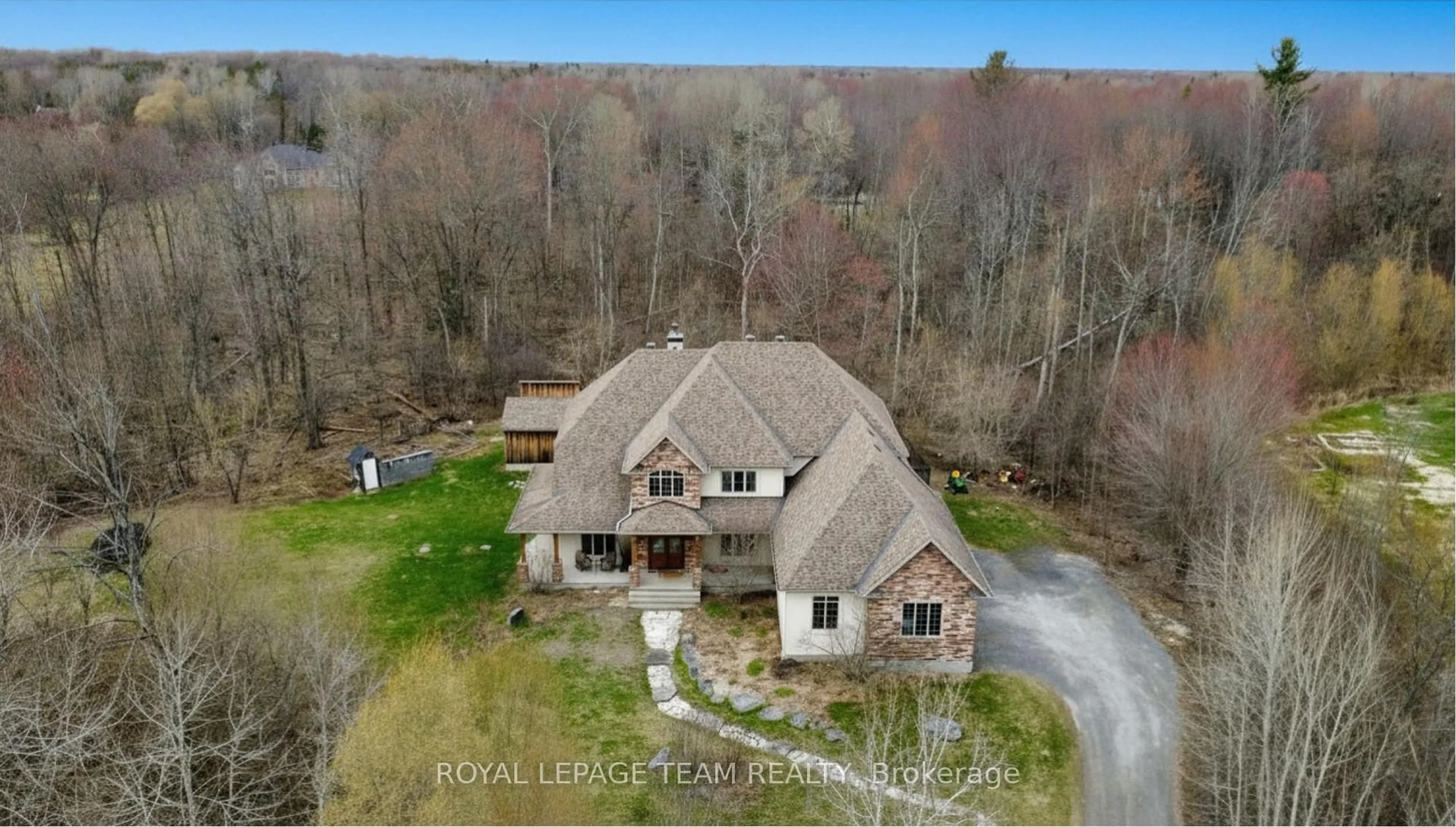 A pic from outside/outdoor area/front of a property/back of a property/a pic from drone, unknown for 1671 Reindeer Way, Ottawa Ontario K4P 0A2