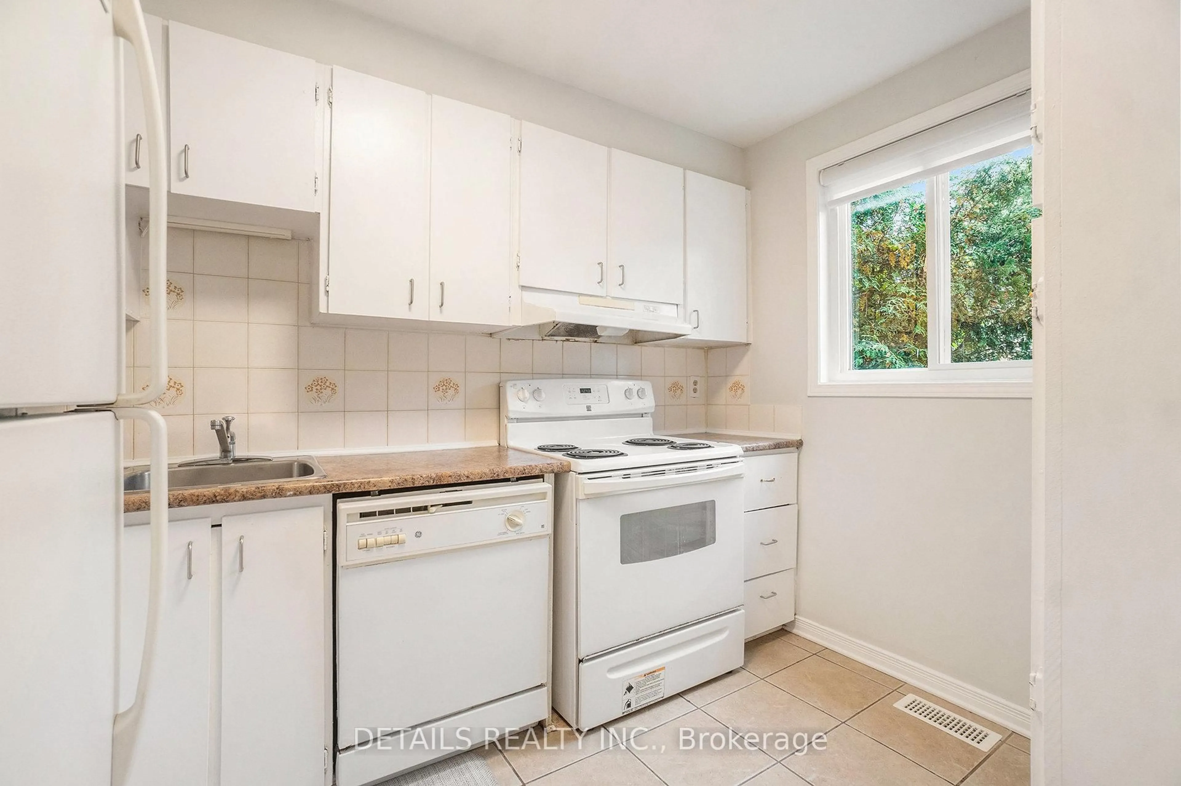 Standard kitchen, unknown for 144D Valley Stream Dr, Ottawa Ontario K2H 9C6