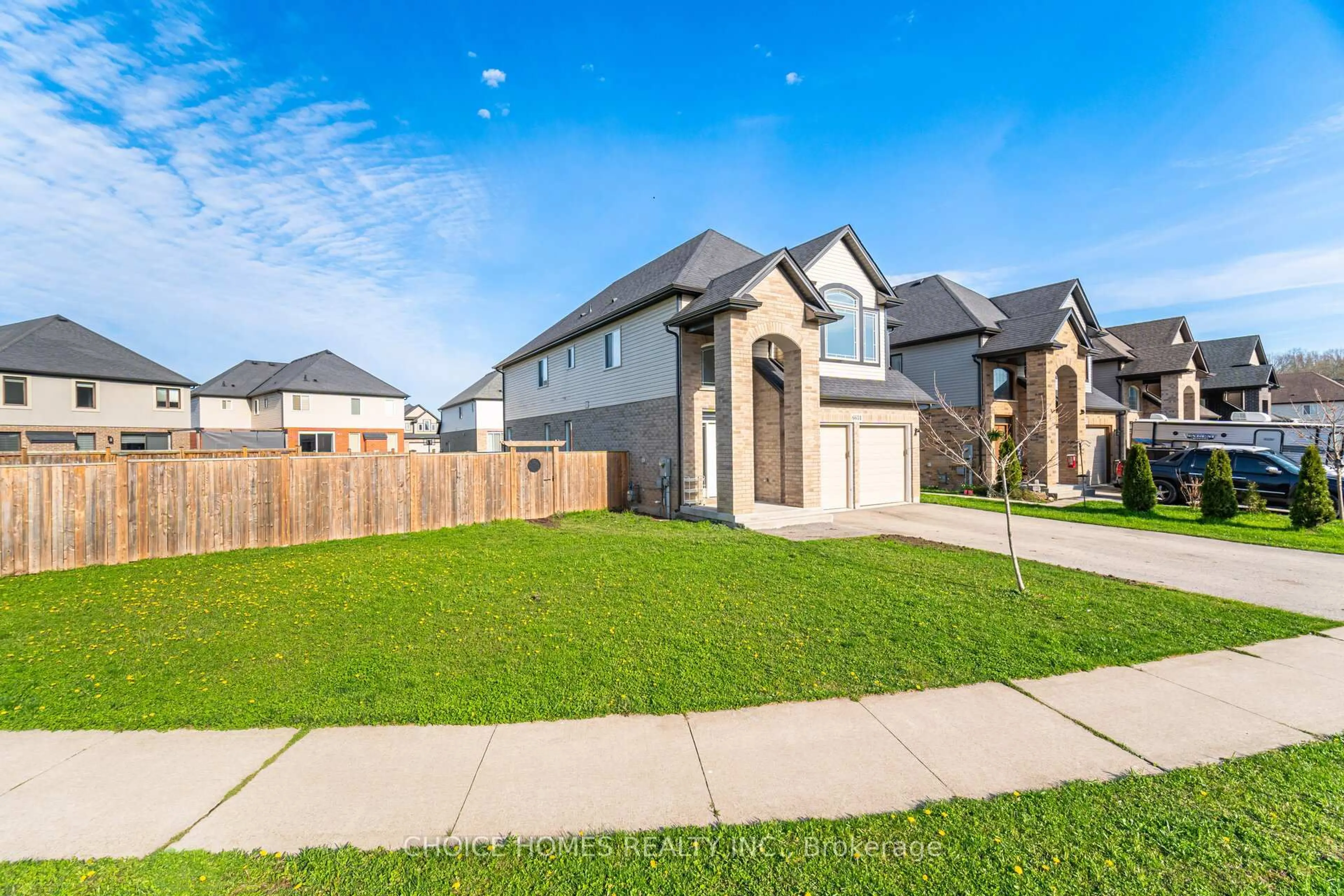 A pic from outside/outdoor area/front of a property/back of a property/a pic from drone, street for 6634 Sam Iorfida Dr, Niagara Falls Ontario L2G 7H8