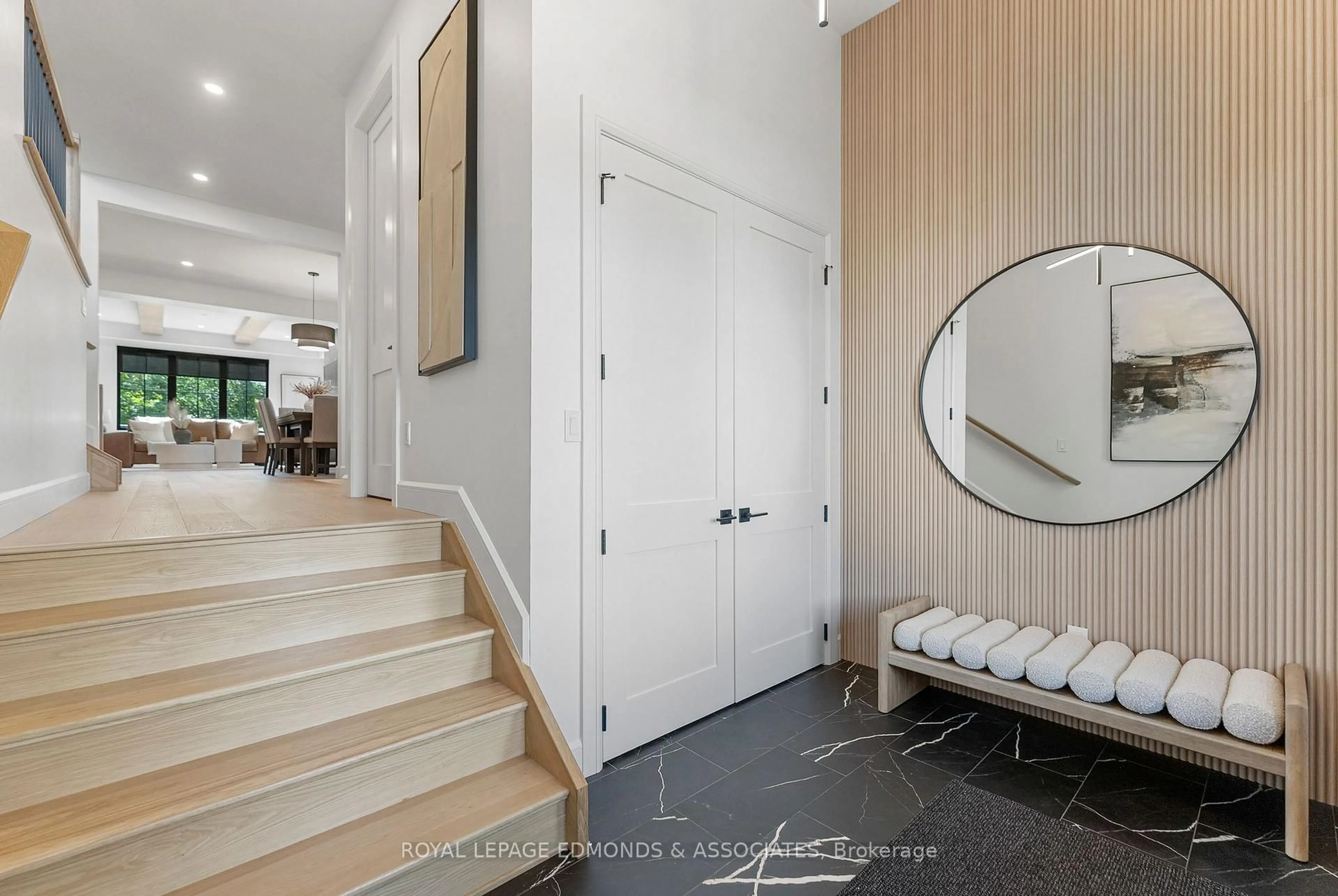 Indoor entryway for 578 Melton St, Pembroke Ontario K8A 6Z5