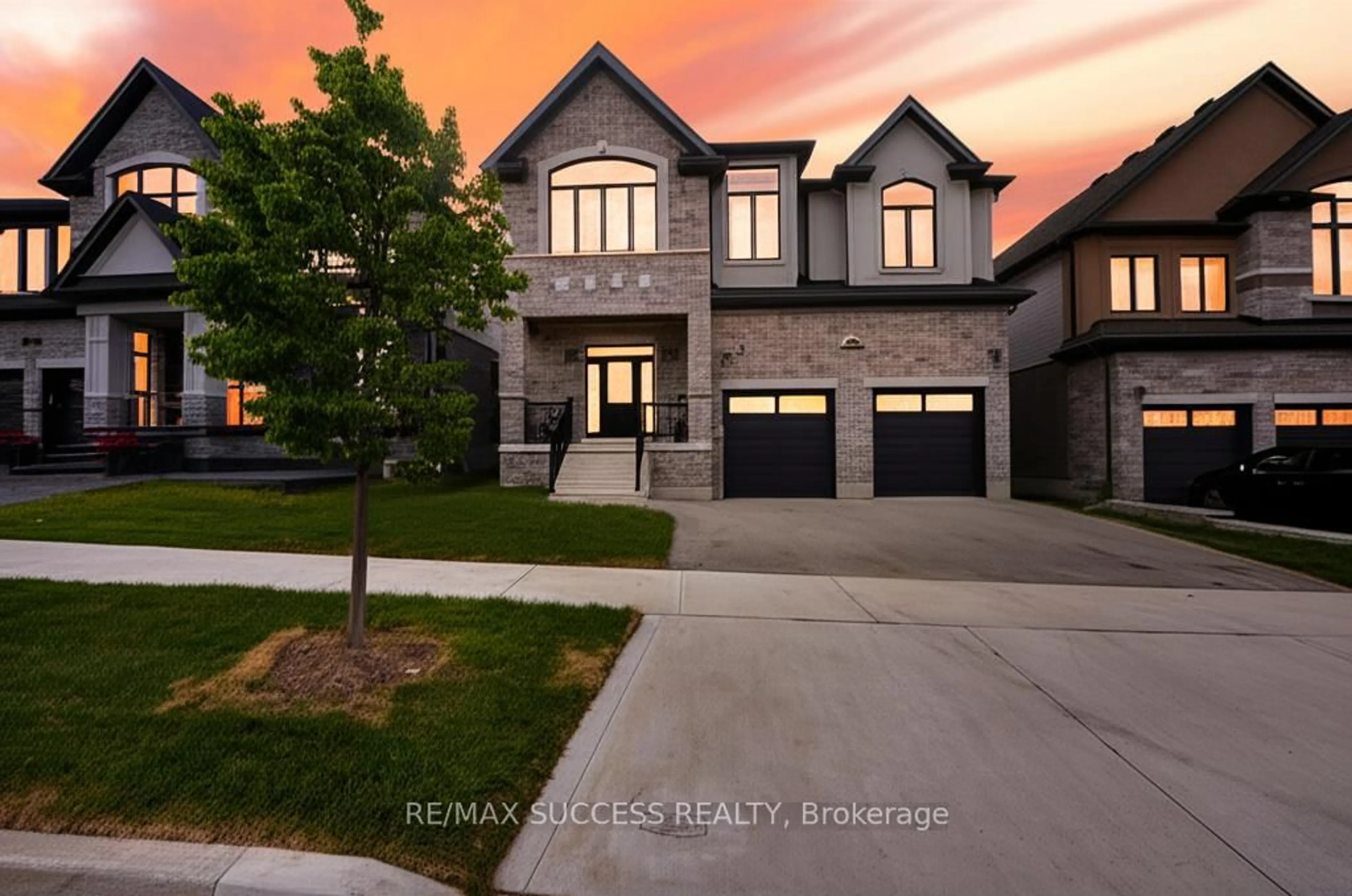 Home with brick exterior material, street for 554 Bridgemill Cres, Kitchener Ontario N2A 0K3